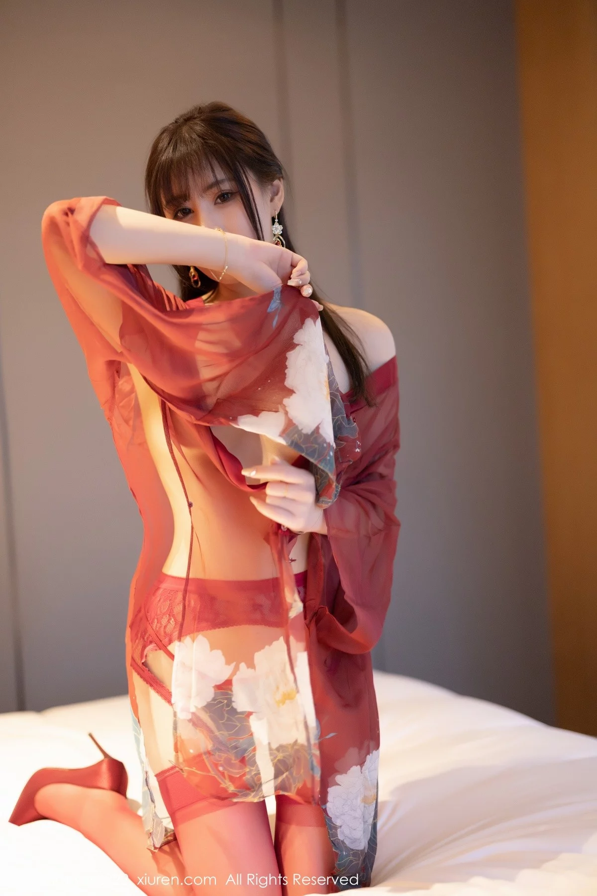 [[XiuRen秀人网]秀人网]No.5606_模特张欣欣性感红色轻透薄纱服配红丝吊袜秀苗条身材诱惑写真80P