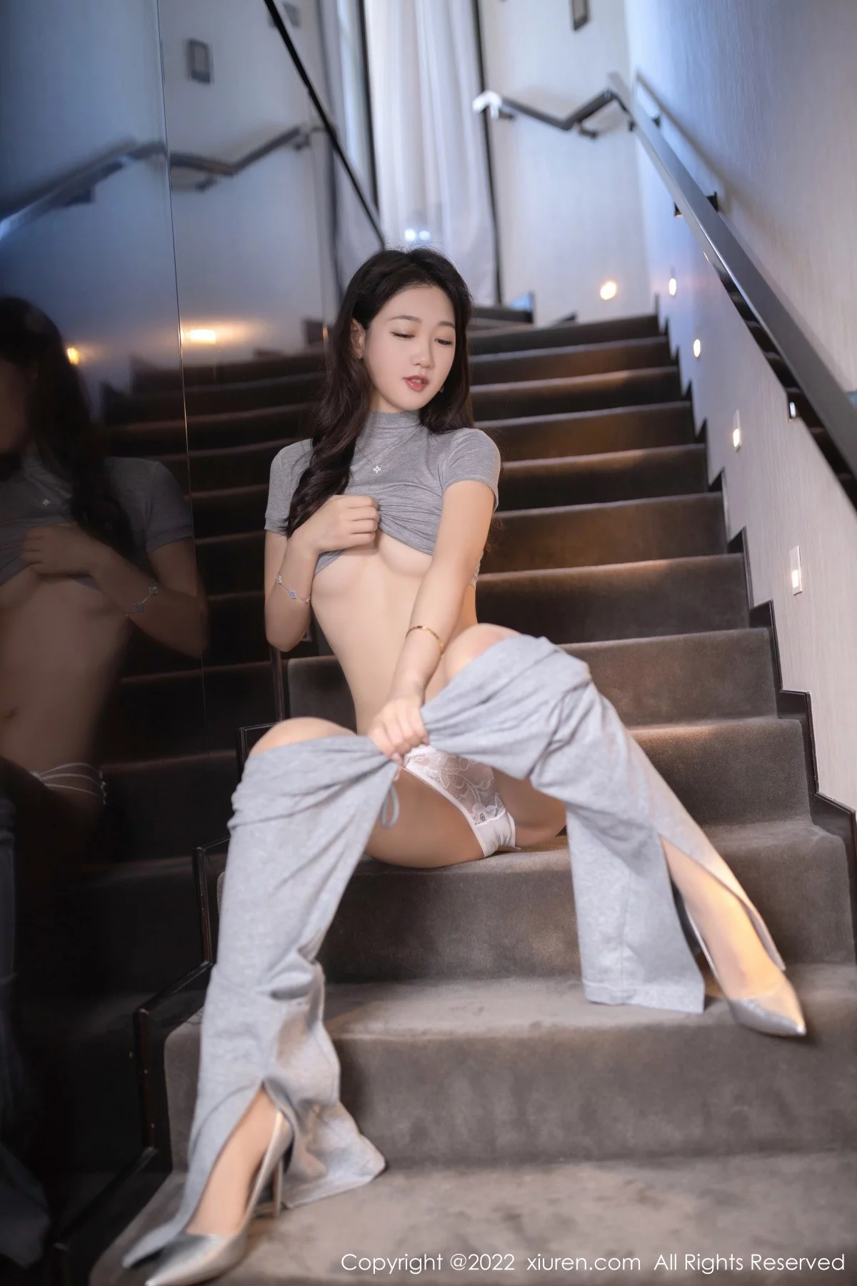 [[XiuRen秀人网]秀人网]No.5608_模特唐安琪北京旅拍性感灰色紧身套装半脱露蕾丝内裤诱惑写真78P