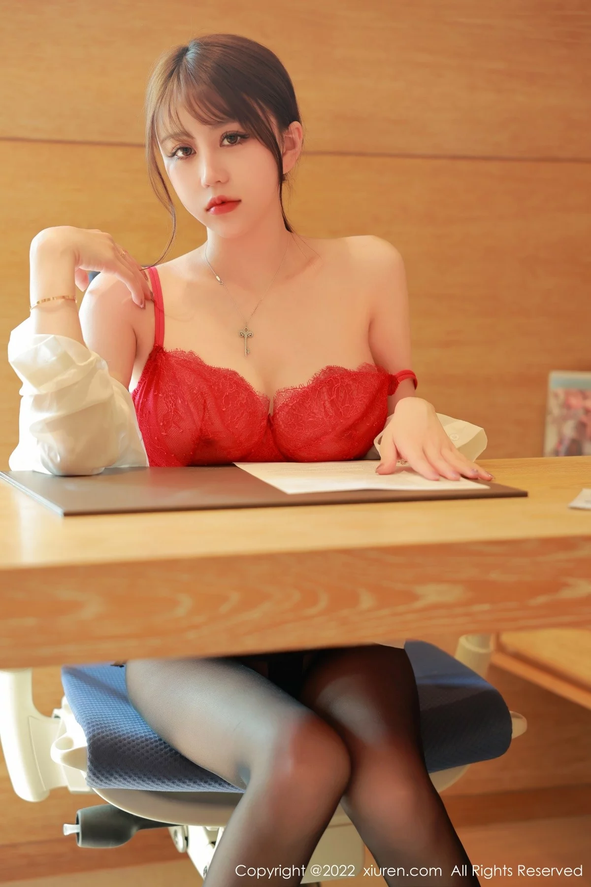 [[XiuRen秀人网]秀人网]No.5607_模特tina_甜仔香格里拉旅拍性感白T配黑短裙露蕾丝内衣诱惑写真52P