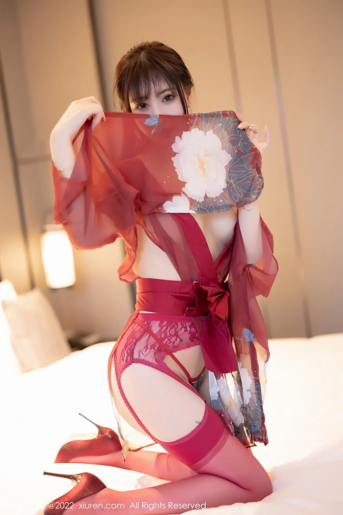 [[XiuRen秀人网]秀人网]No.5606_模特张欣欣性感红色轻透薄纱服配红丝吊袜秀苗条身材诱惑写真80P