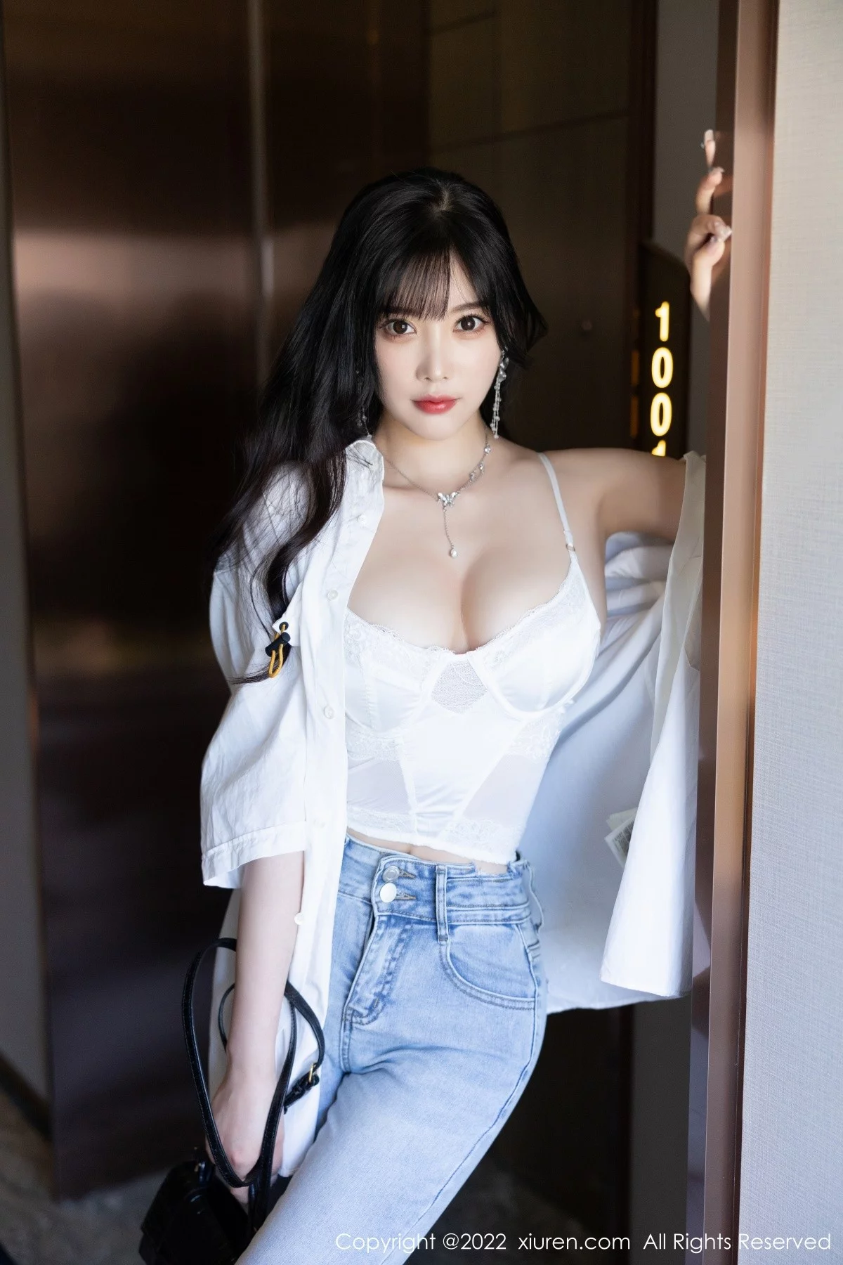 [[XiuRen秀人网]秀人网]No.5614_女神杨晨晨Yome私房半脱露白色内衣配无内肉丝迷人诱惑写真83P