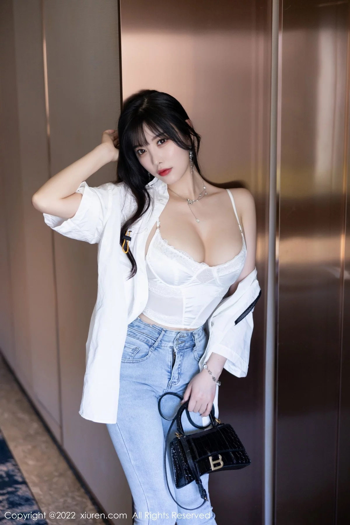 [[XiuRen秀人网]秀人网]No.5614_女神杨晨晨Yome私房半脱露白色内衣配无内肉丝迷人诱惑写真83P