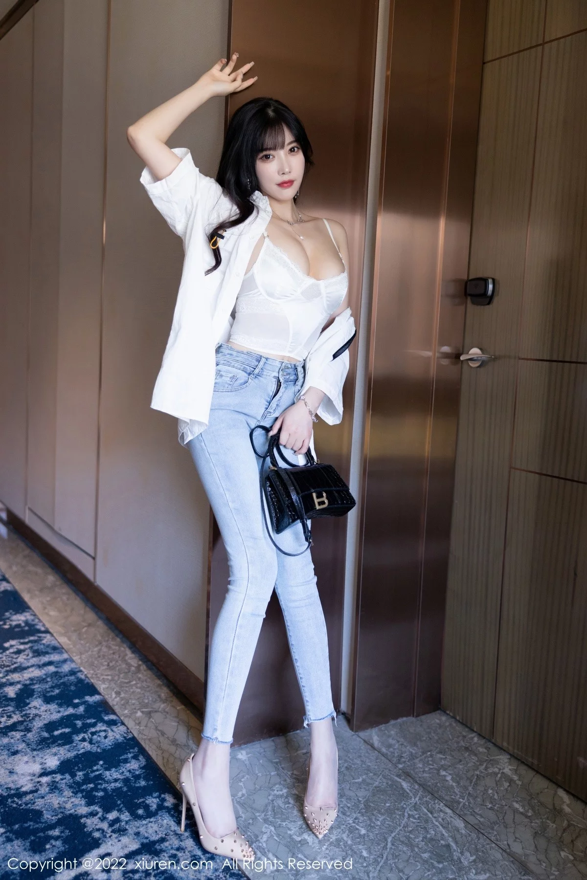 [[XiuRen秀人网]秀人网]No.5614_女神杨晨晨Yome私房半脱露白色内衣配无内肉丝迷人诱惑写真83P