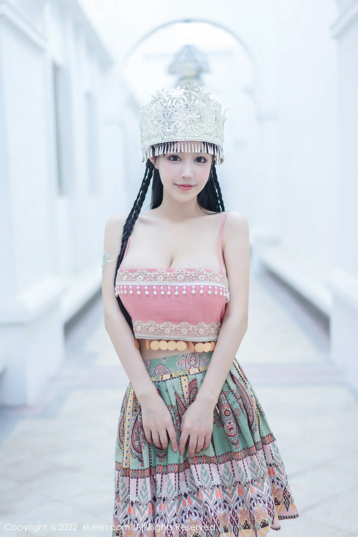 [[XiuRen秀人网]秀人网]No.5615_女神朱可儿Flora民族服饰装扮性感粉色吊带露傲人豪乳诱惑写真70P