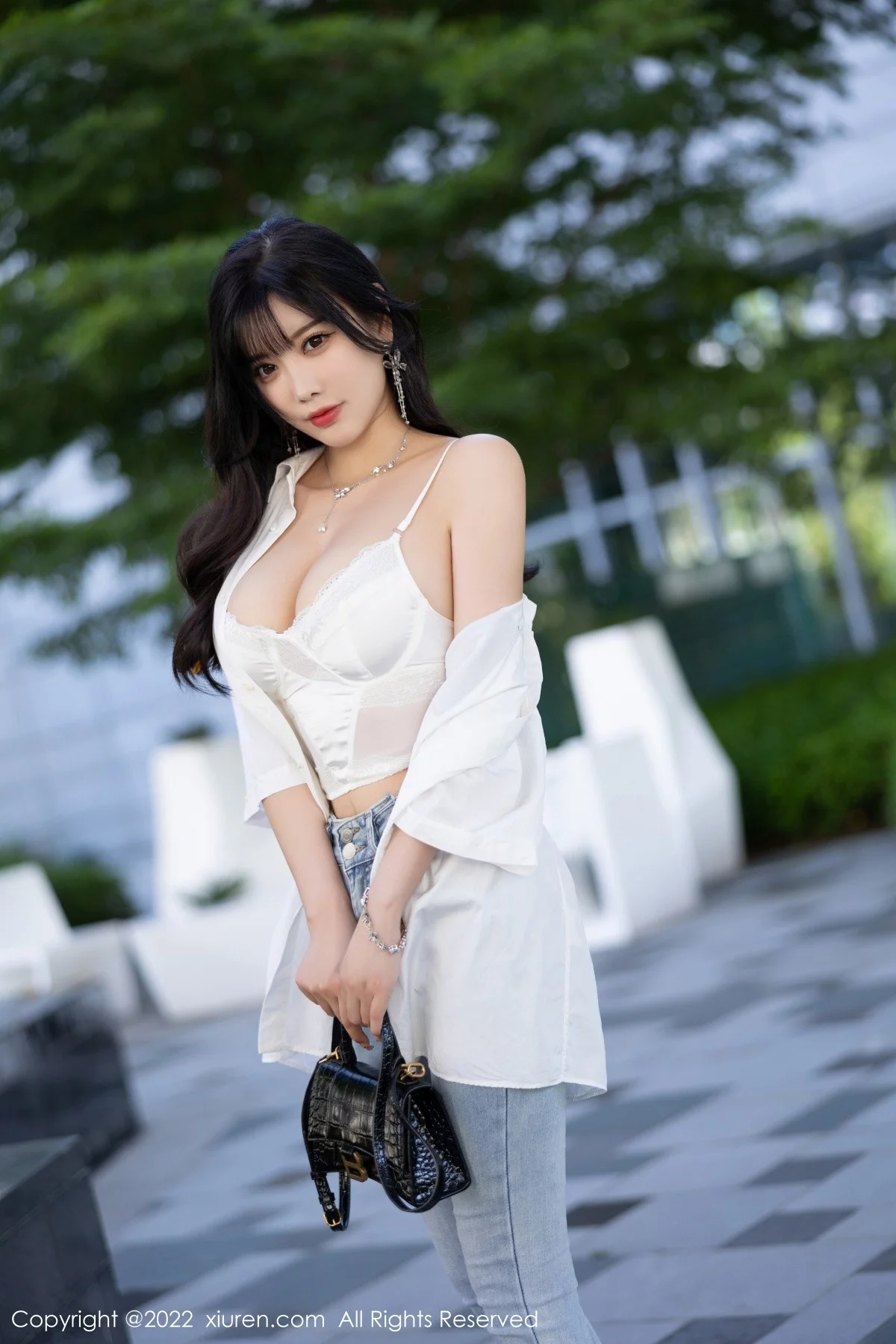 [[XiuRen秀人网]秀人网]No.5614_女神杨晨晨Yome私房半脱露白色内衣配无内肉丝迷人诱惑写真83P