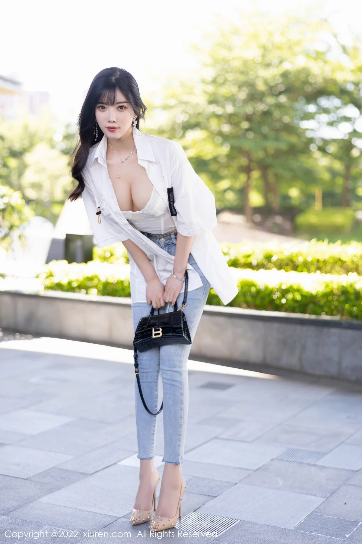 [[XiuRen秀人网]秀人网]No.5614_女神杨晨晨Yome私房半脱露白色内衣配无内肉丝迷人诱惑写真83P