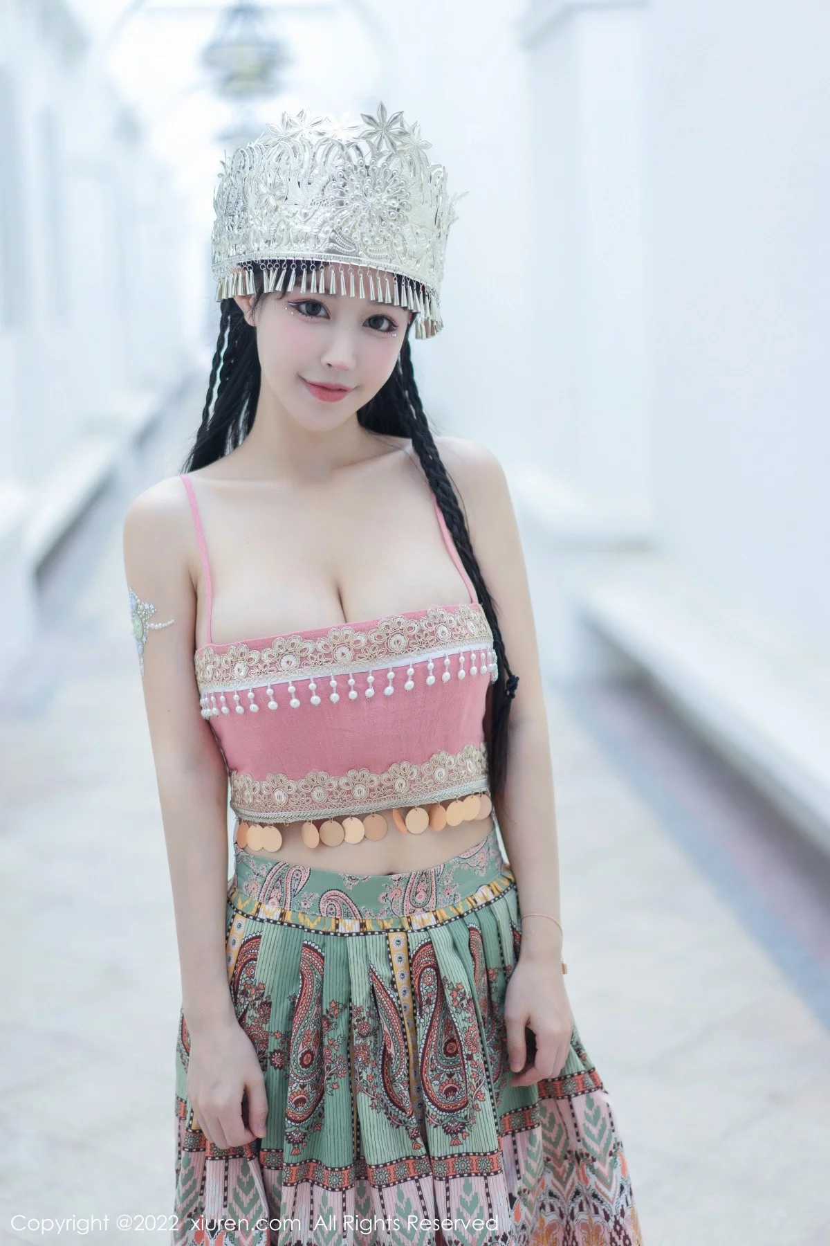 [[XiuRen秀人网]秀人网]No.5615_女神朱可儿Flora民族服饰装扮性感粉色吊带露傲人豪乳诱惑写真70P