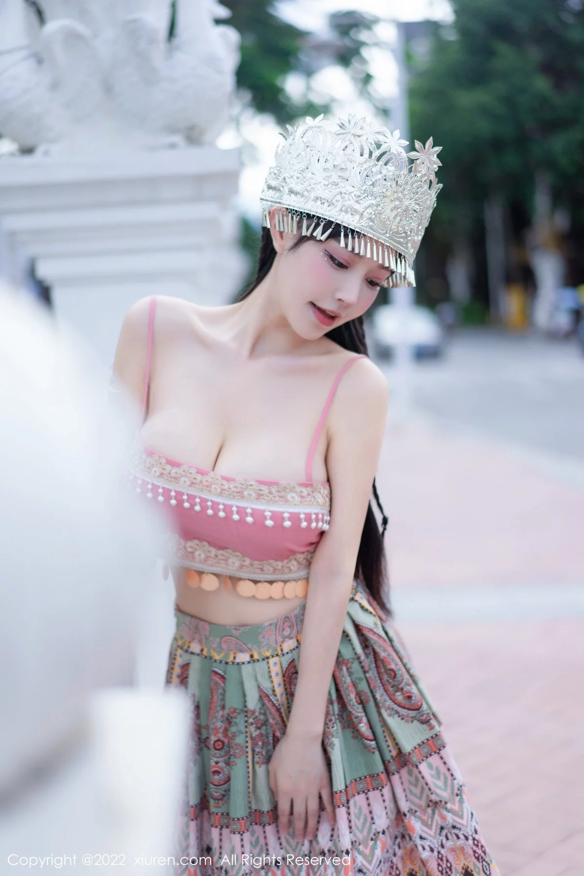 [[XiuRen秀人网]秀人网]No.5615_女神朱可儿Flora民族服饰装扮性感粉色吊带露傲人豪乳诱惑写真70P