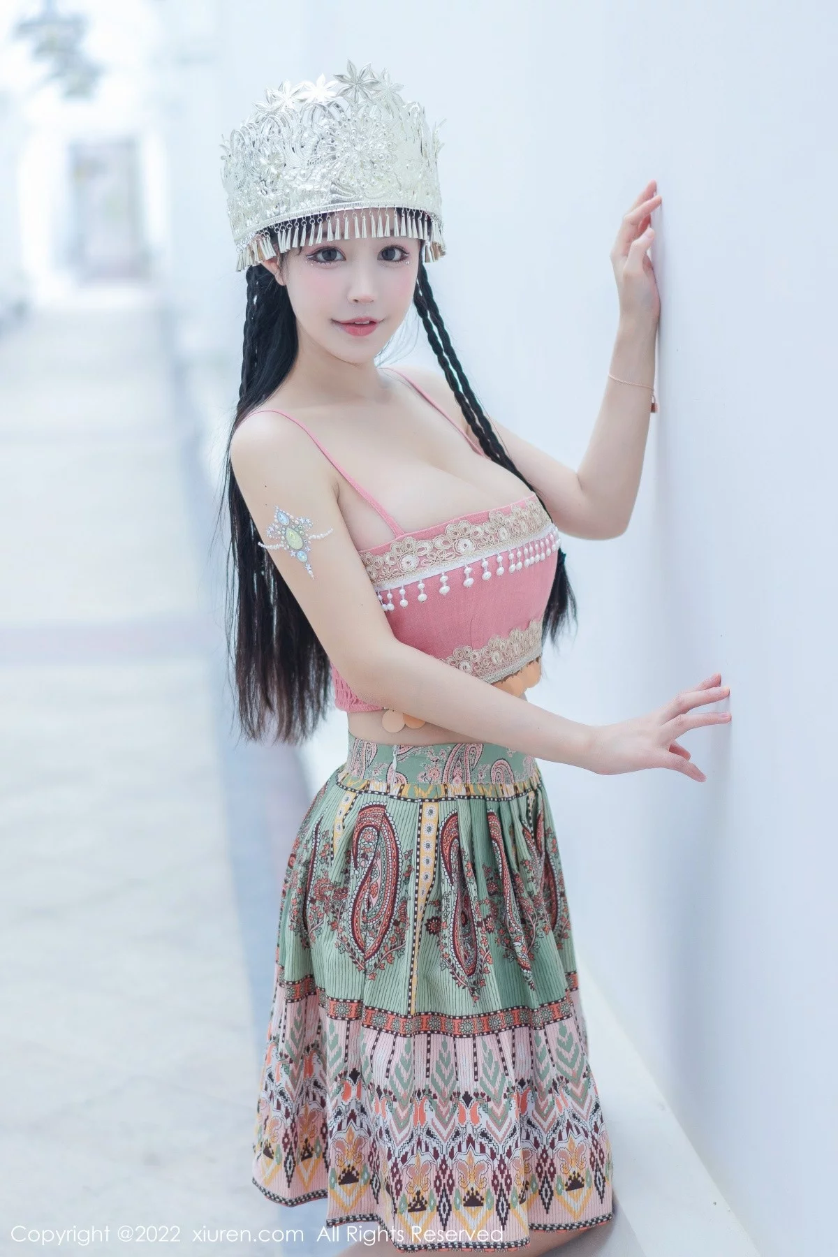 [[XiuRen秀人网]秀人网]No.5615_女神朱可儿Flora民族服饰装扮性感粉色吊带露傲人豪乳诱惑写真70P