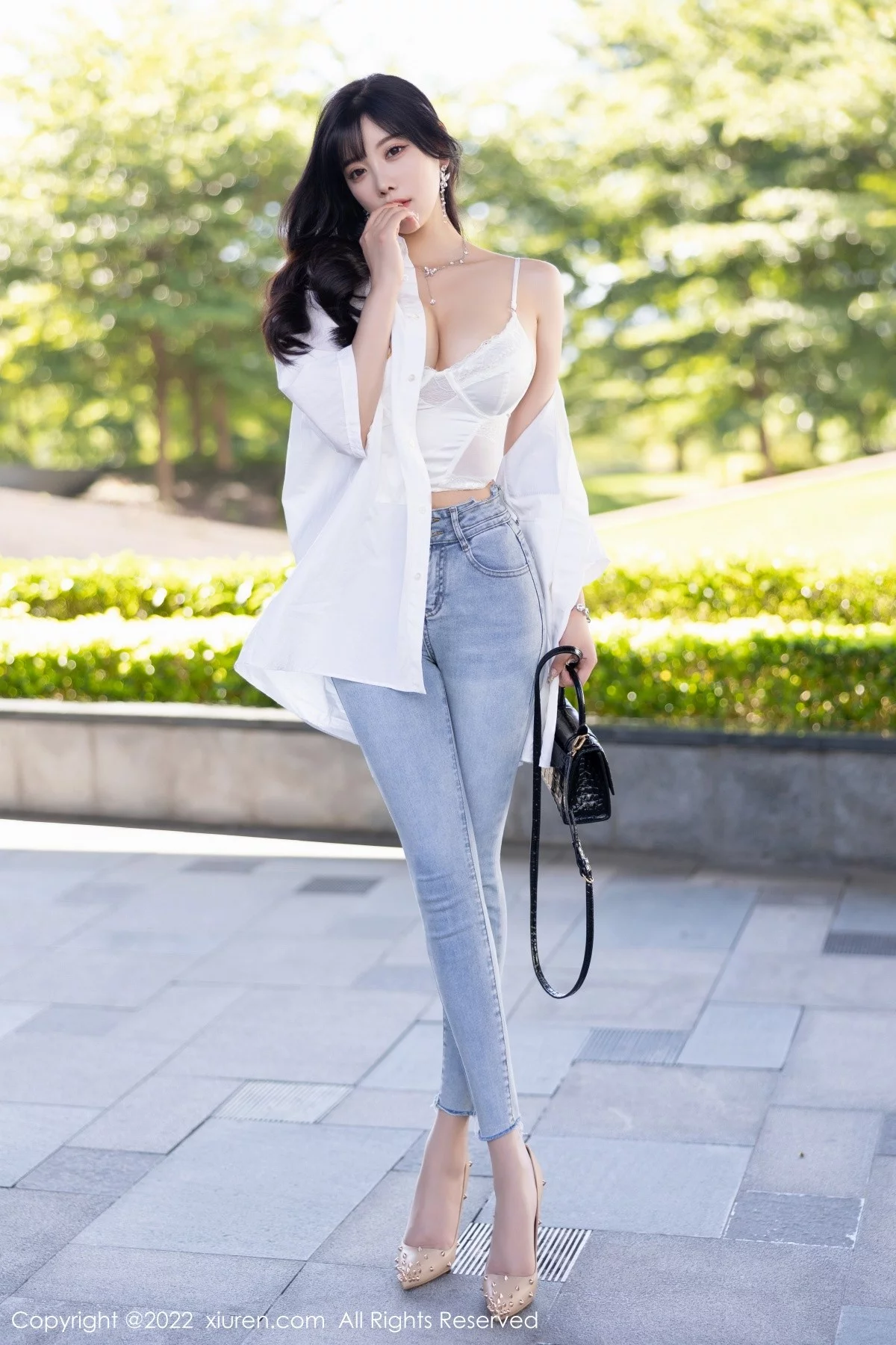 [[XiuRen秀人网]秀人网]No.5614_女神杨晨晨Yome私房半脱露白色内衣配无内肉丝迷人诱惑写真83P