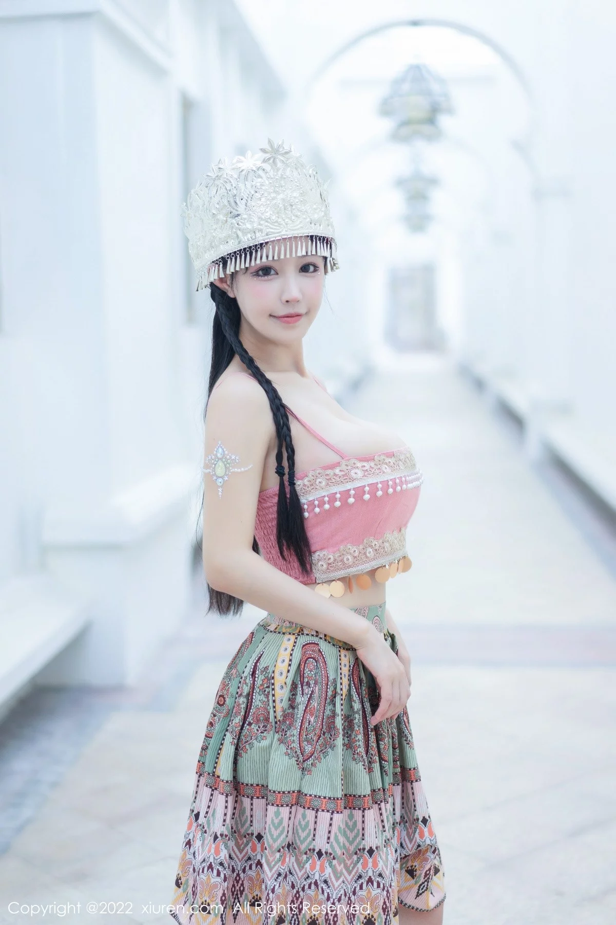 [[XiuRen秀人网]秀人网]No.5615_女神朱可儿Flora民族服饰装扮性感粉色吊带露傲人豪乳诱惑写真70P