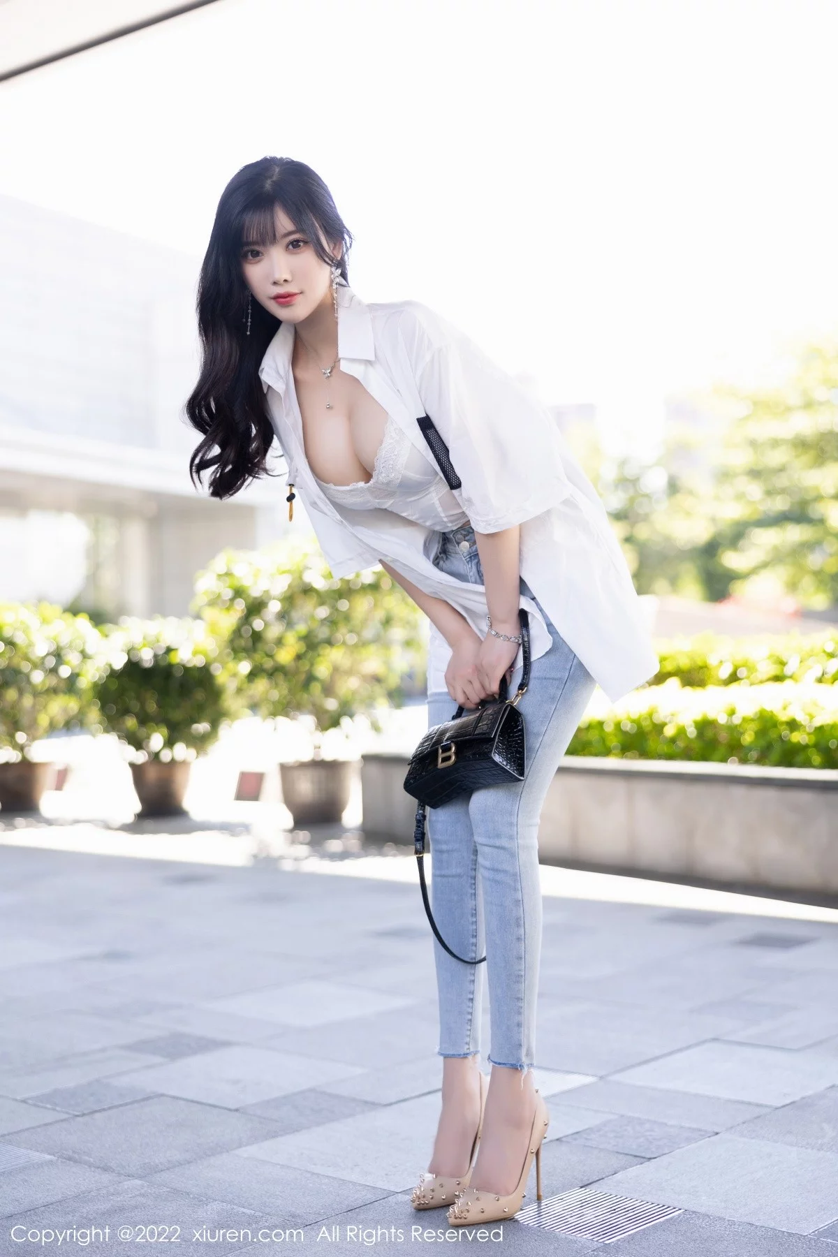 [[XiuRen秀人网]秀人网]No.5614_女神杨晨晨Yome私房半脱露白色内衣配无内肉丝迷人诱惑写真83P