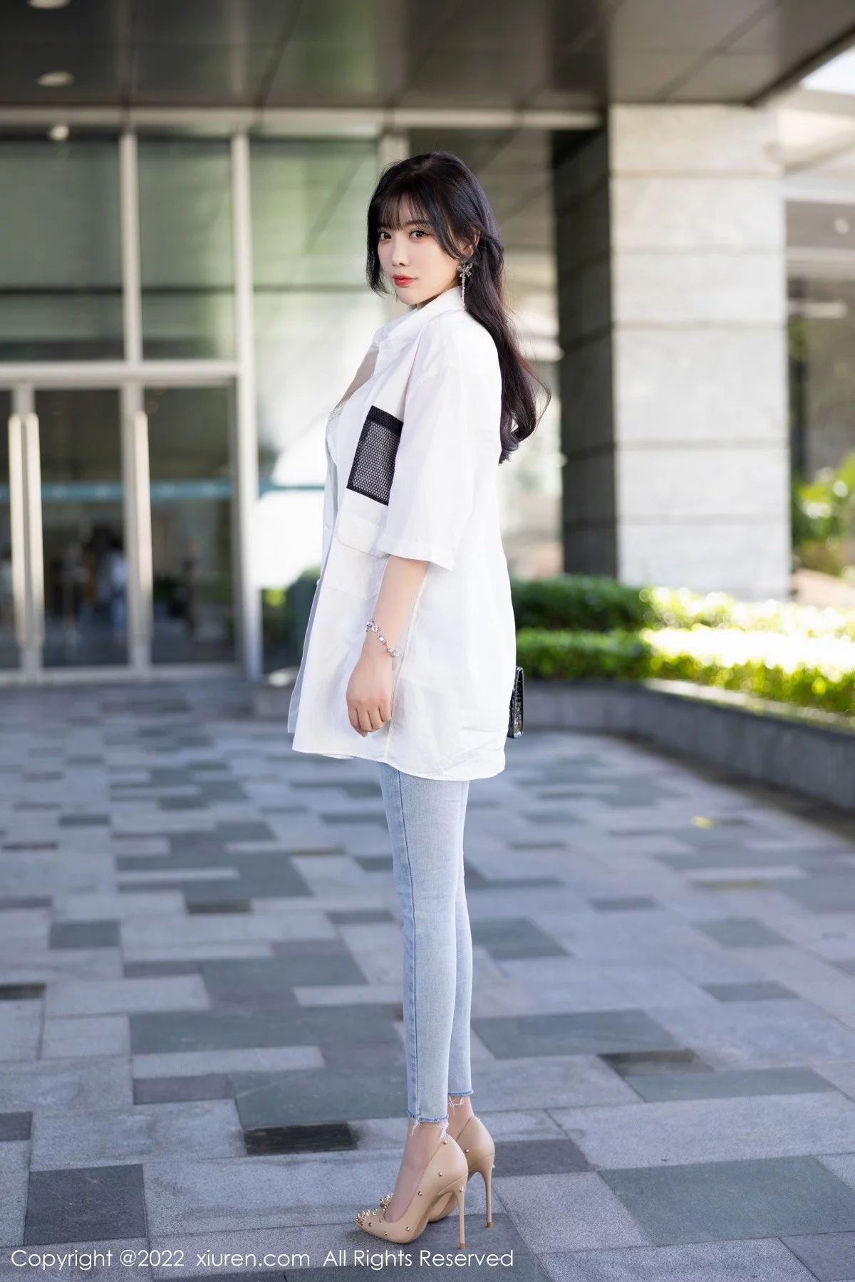 [[XiuRen秀人网]秀人网]No.5614_女神杨晨晨Yome私房半脱露白色内衣配无内肉丝迷人诱惑写真83P