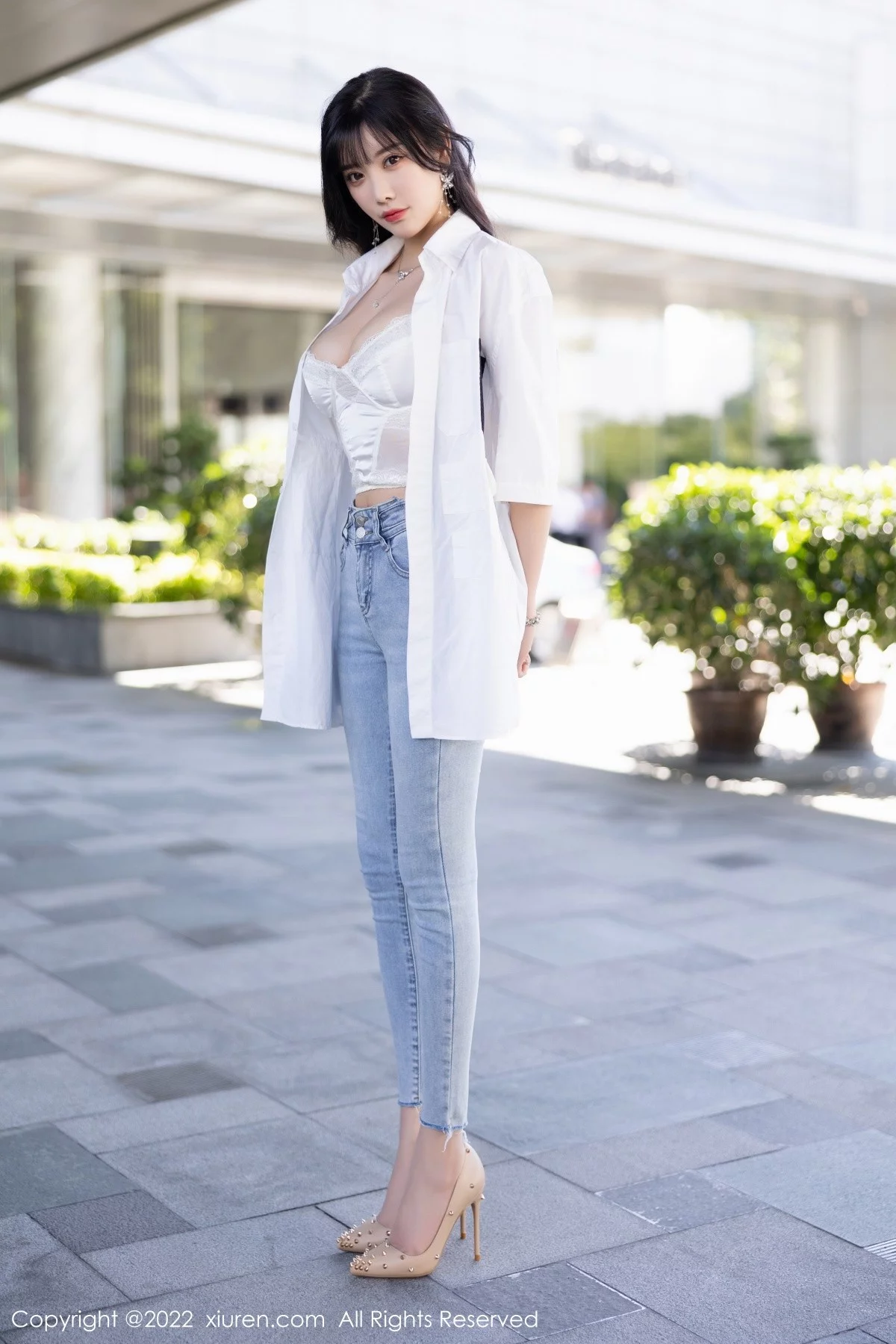 [[XiuRen秀人网]秀人网]No.5614_女神杨晨晨Yome私房半脱露白色内衣配无内肉丝迷人诱惑写真83P