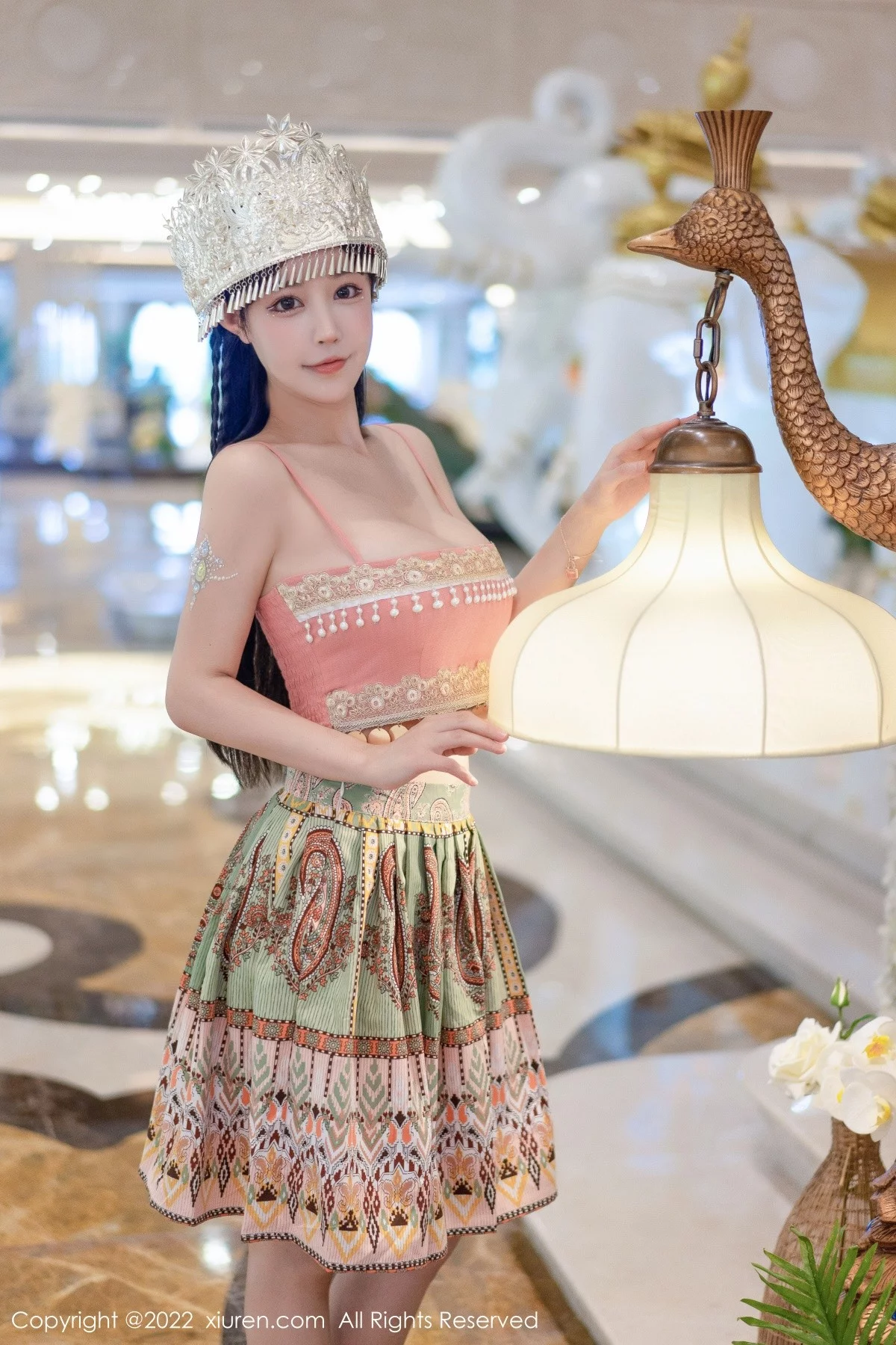 [[XiuRen秀人网]秀人网]No.5615_女神朱可儿Flora民族服饰装扮性感粉色吊带露傲人豪乳诱惑写真70P