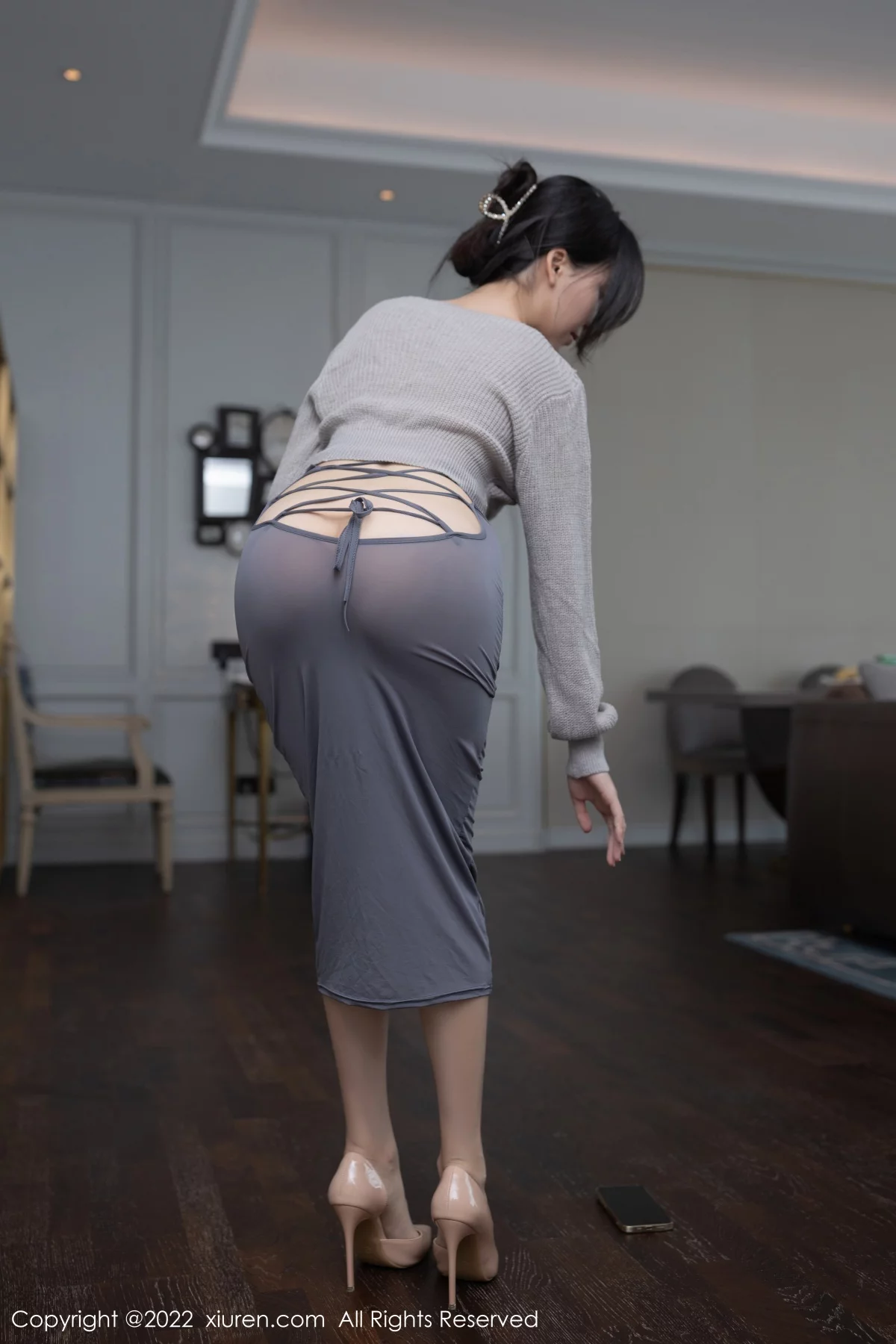 [[XiuRen秀人网]秀人网]No.5620_模特利世情节拍摄性感灰色毛线上衣配长裙秀完美身材诱惑写真82P