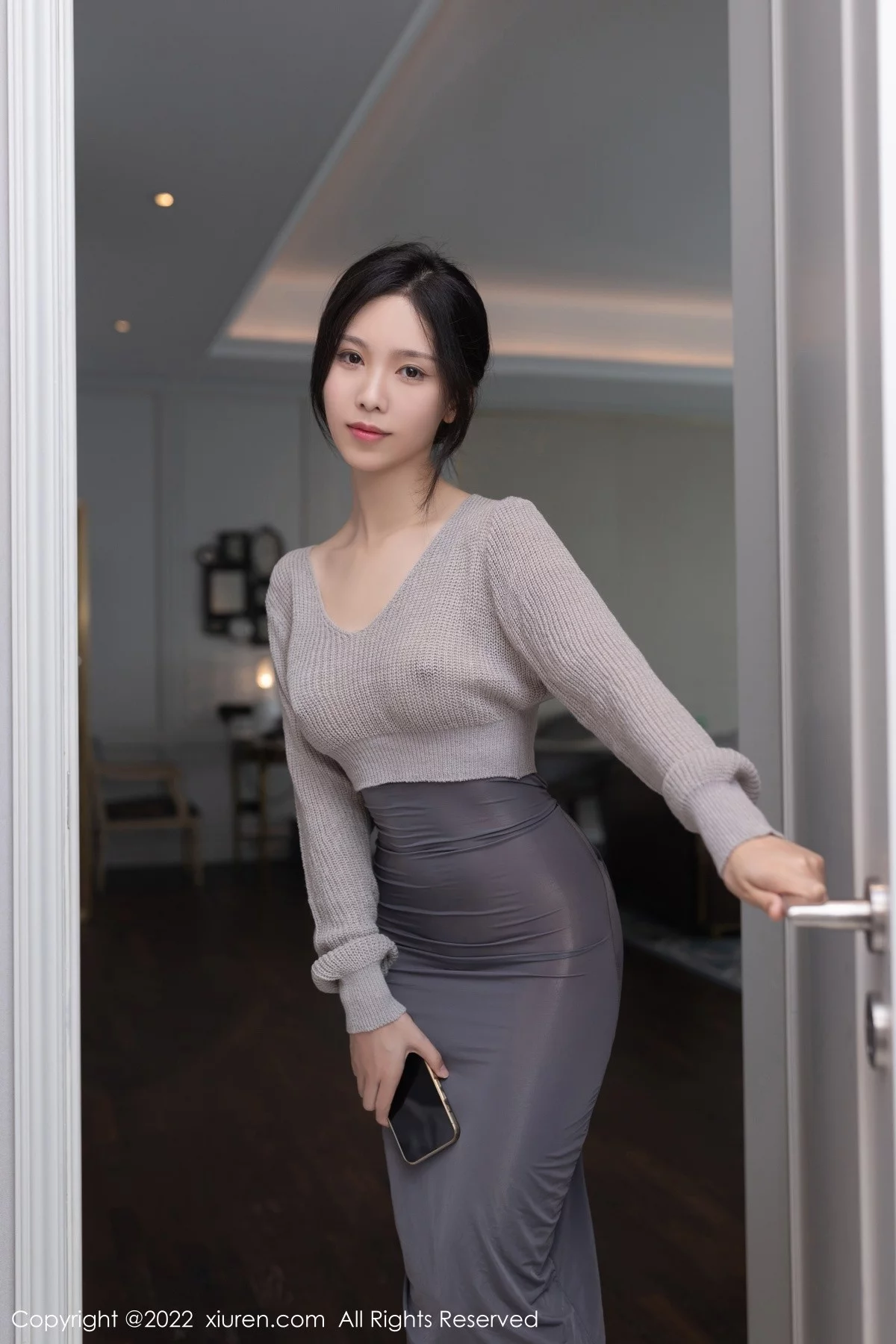 [[XiuRen秀人网]秀人网]No.5620_模特利世情节拍摄性感灰色毛线上衣配长裙秀完美身材诱惑写真82P