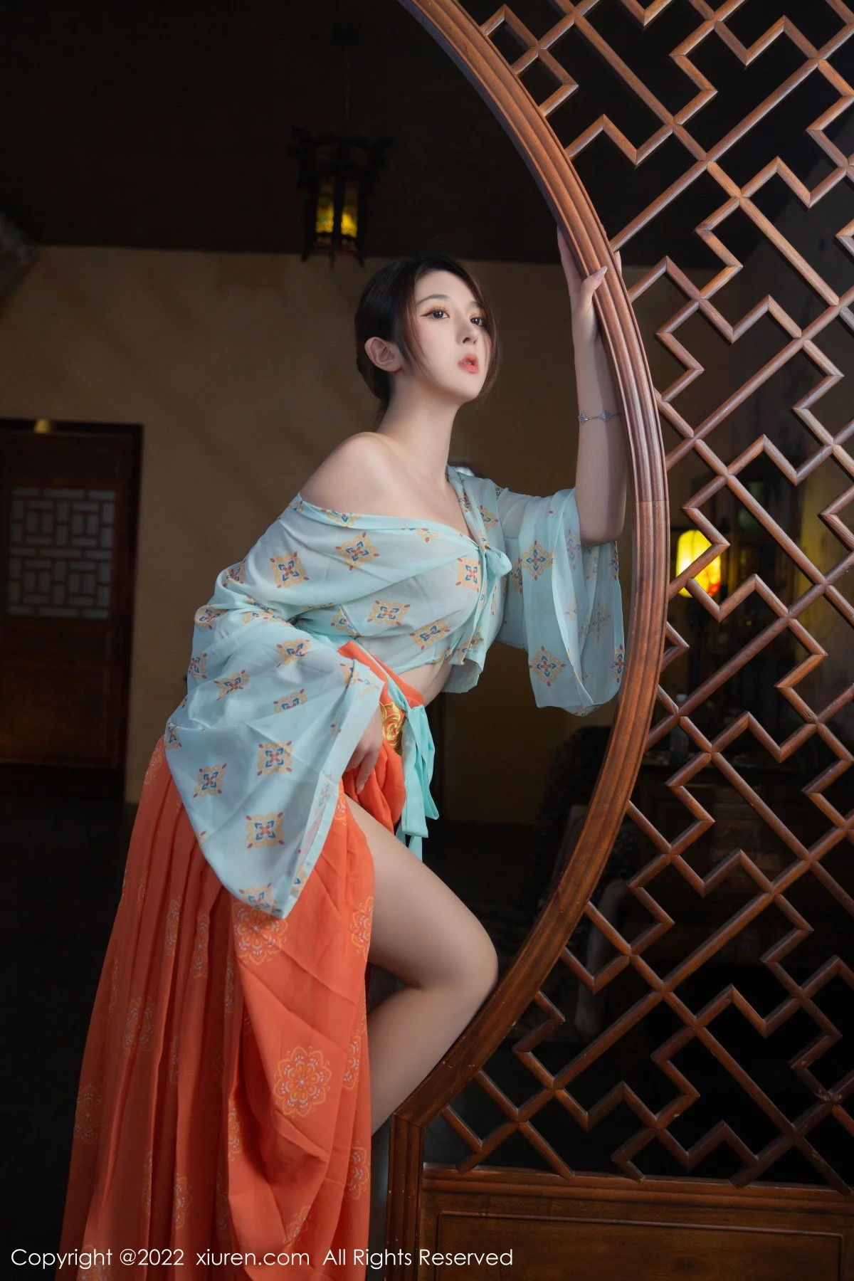 [[XiuRen秀人网]秀人网]No.5772_模特夏甜甜浅蓝色古装服饰配超薄原色丝袜秀美腿性感迷人写真77P