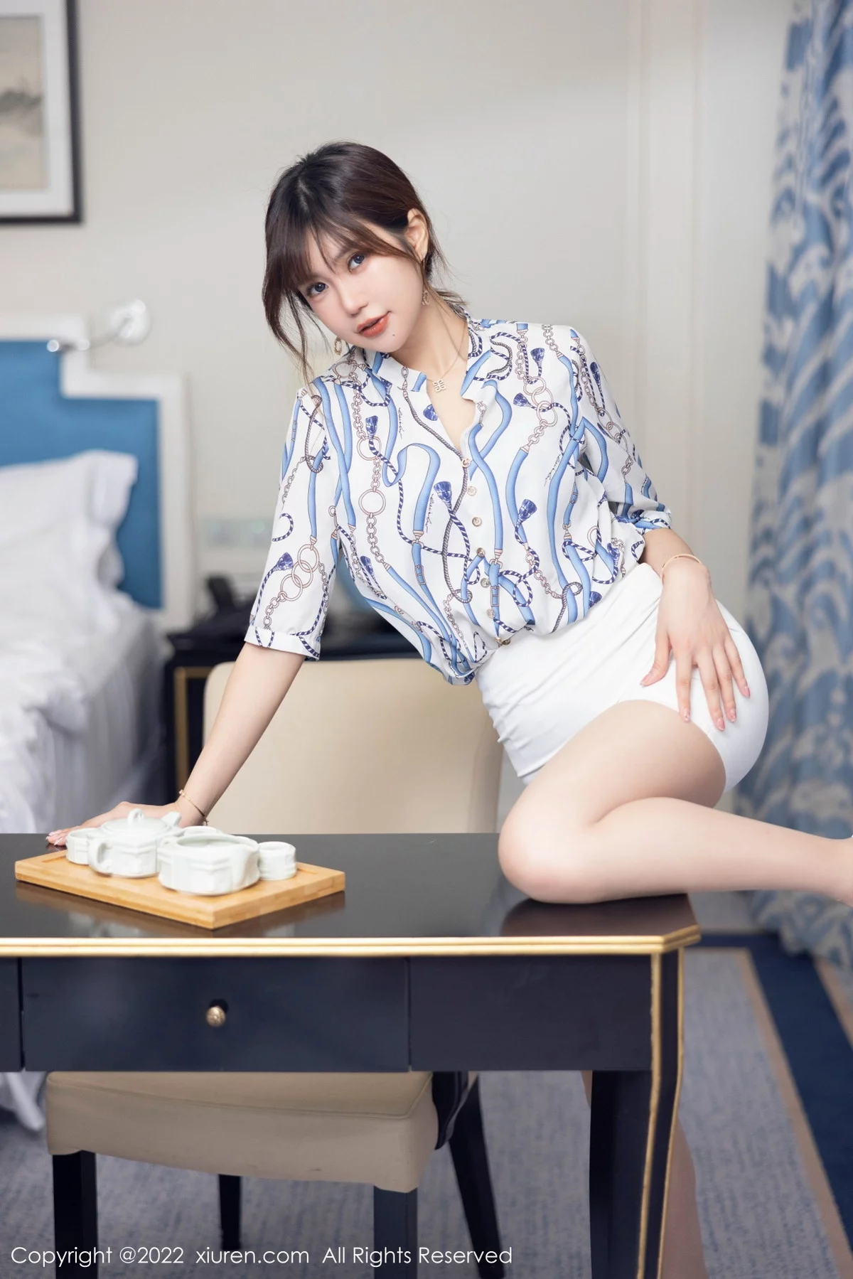 [[XiuRen秀人网]秀人网]No.5775_女神绮里嘉ula性感图案T恤配白色短裙露原色丝袜撩人诱惑写真102P