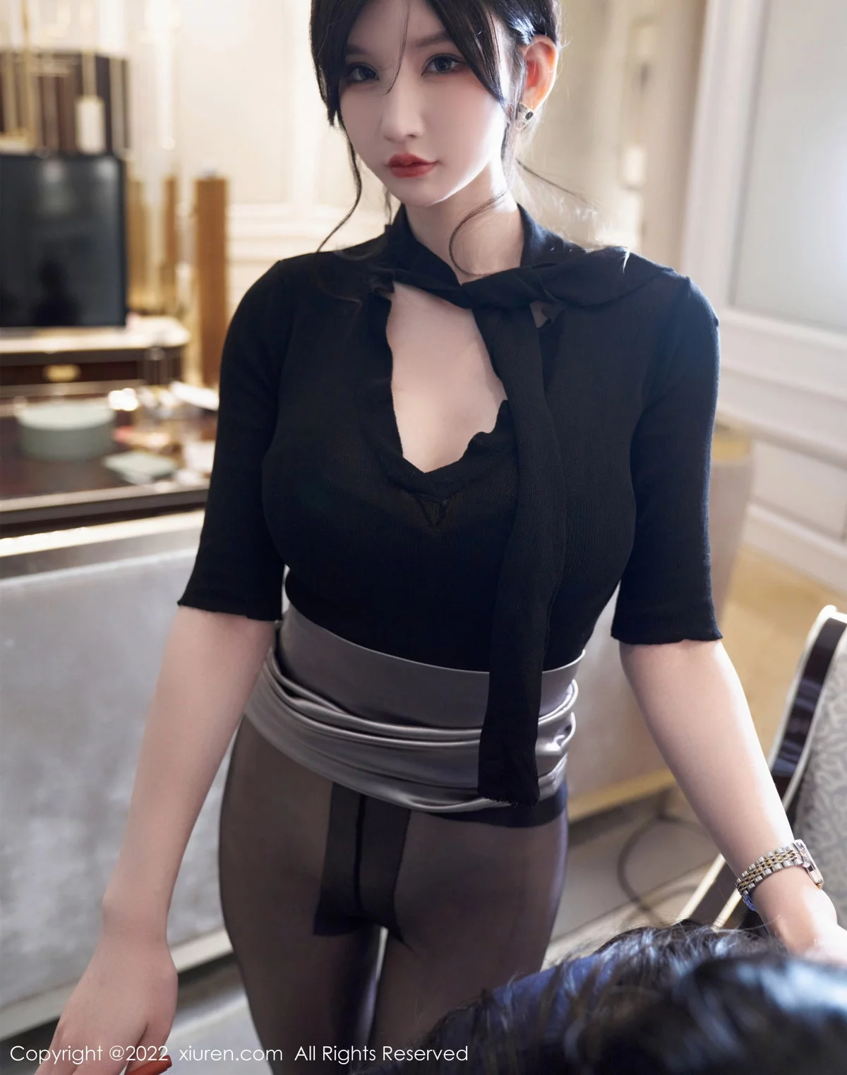 [[XiuRen秀人网]秀人网]No.5777_女神周于希Sally黑上衣配浅色短裙露超薄闪亮黑丝极致魅惑写真89P