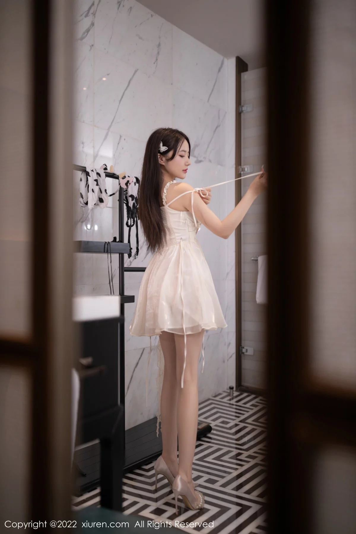 [[XiuRen秀人网]秀人网]No.5776_模特鱼子酱Fish模特招聘主题浅色薄纱连衣裙秀完美身材诱惑写真75P