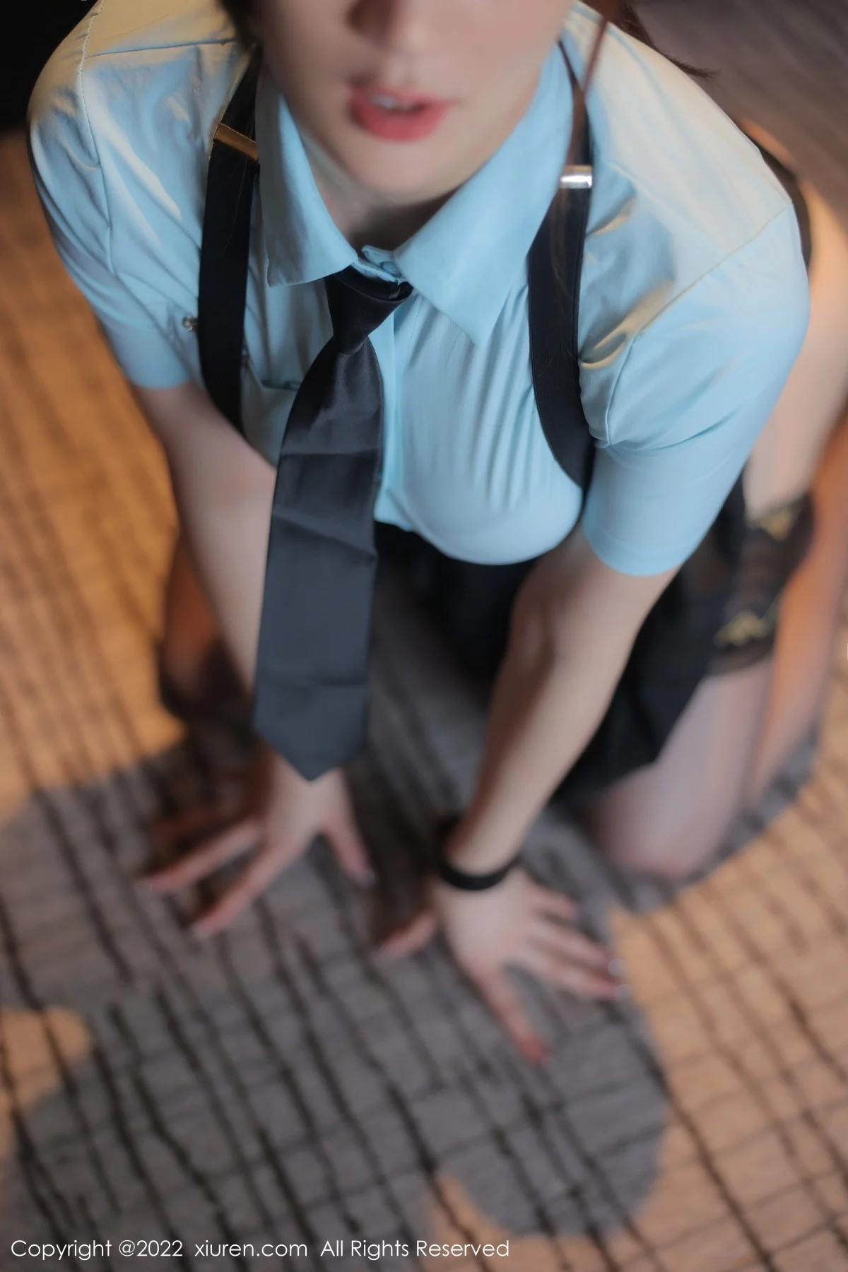 [[XiuRen秀人网]秀人网]No.5773_模特顾乔楠Cora淡蓝T恤配黑色短裙露黑色蕾丝情趣内衣诱惑写真87P