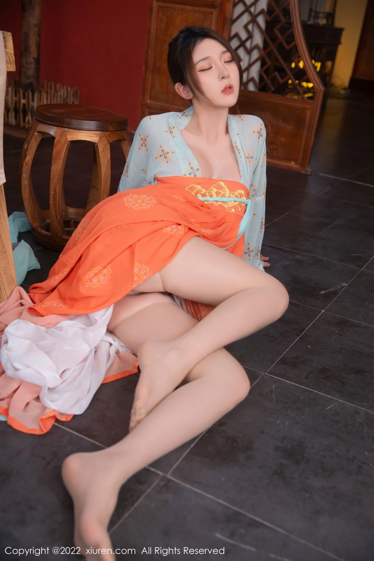 [[XiuRen秀人网]秀人网]No.5772_模特夏甜甜浅蓝色古装服饰配超薄原色丝袜秀美腿性感迷人写真77P