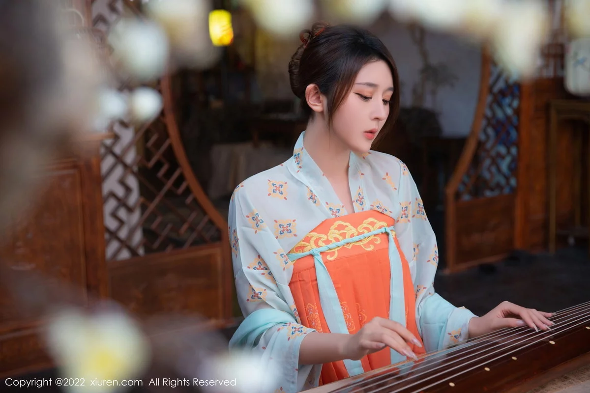 [[XiuRen秀人网]秀人网]No.5772_模特夏甜甜浅蓝色古装服饰配超薄原色丝袜秀美腿性感迷人写真77P