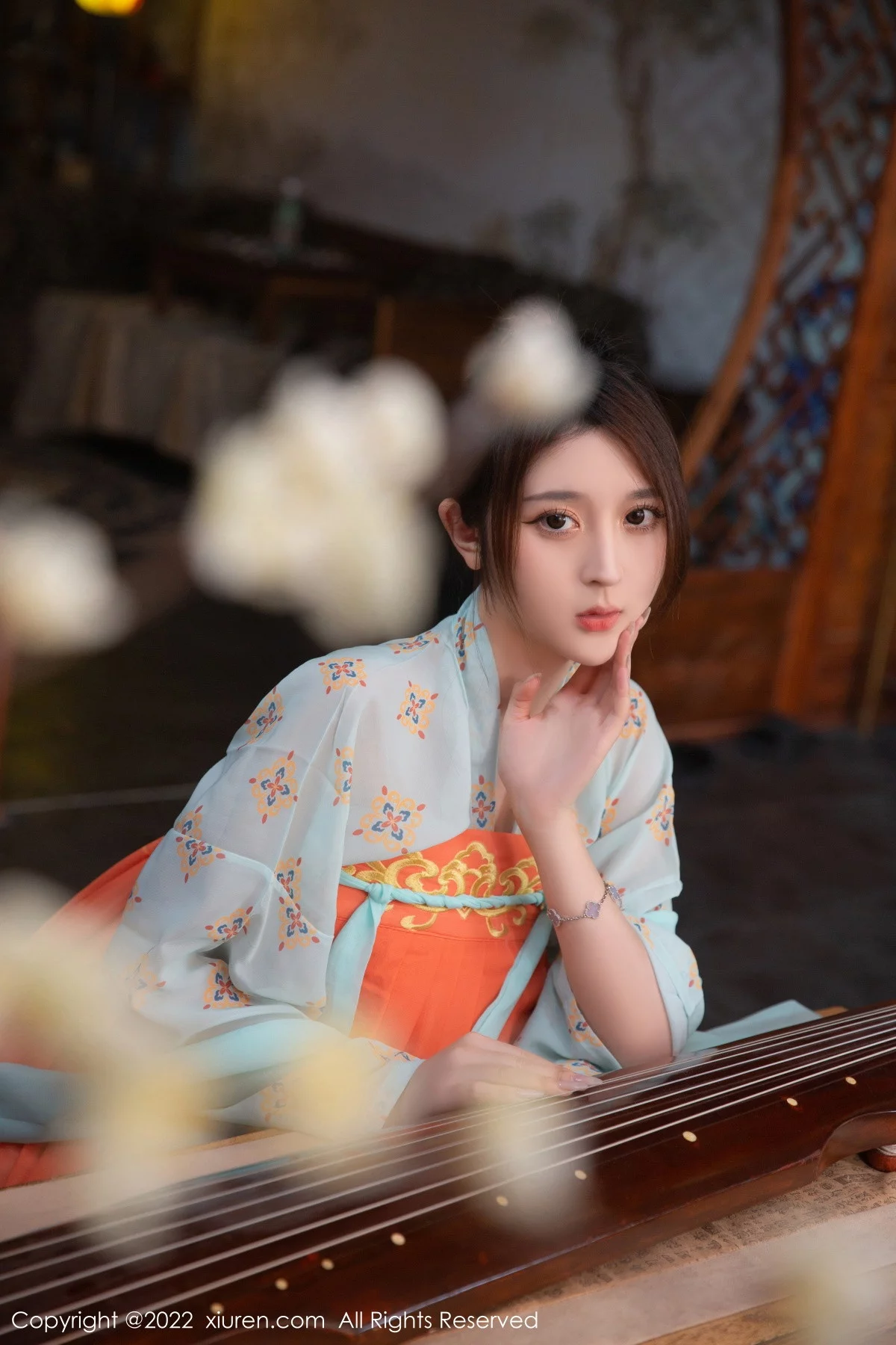 [[XiuRen秀人网]秀人网]No.5772_模特夏甜甜浅蓝色古装服饰配超薄原色丝袜秀美腿性感迷人写真77P