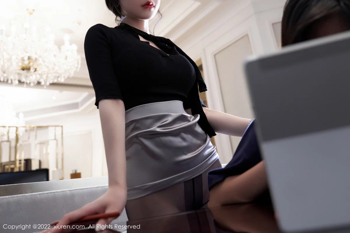 [[XiuRen秀人网]秀人网]No.5777_女神周于希Sally黑上衣配浅色短裙露超薄闪亮黑丝极致魅惑写真89P