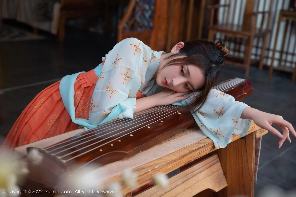 [[XiuRen秀人网]秀人网]No.5772_模特夏甜甜浅蓝色古装服饰配超薄原色丝袜秀美腿性感迷人写真77P