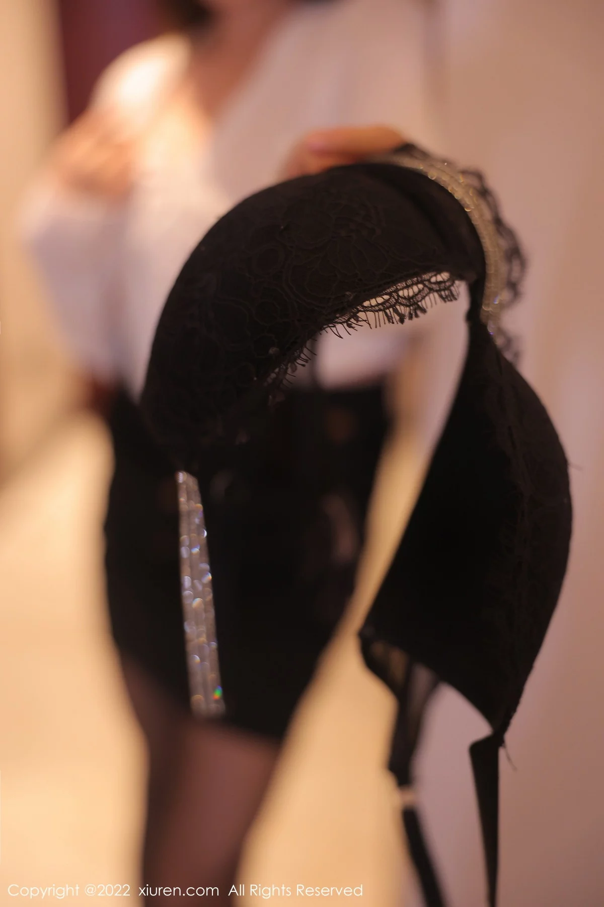 [[XiuRen秀人网]秀人网]No.5781_模特周jojobaby性感白色上衣配黑色短裙露超薄黑丝极致魅惑写真82P