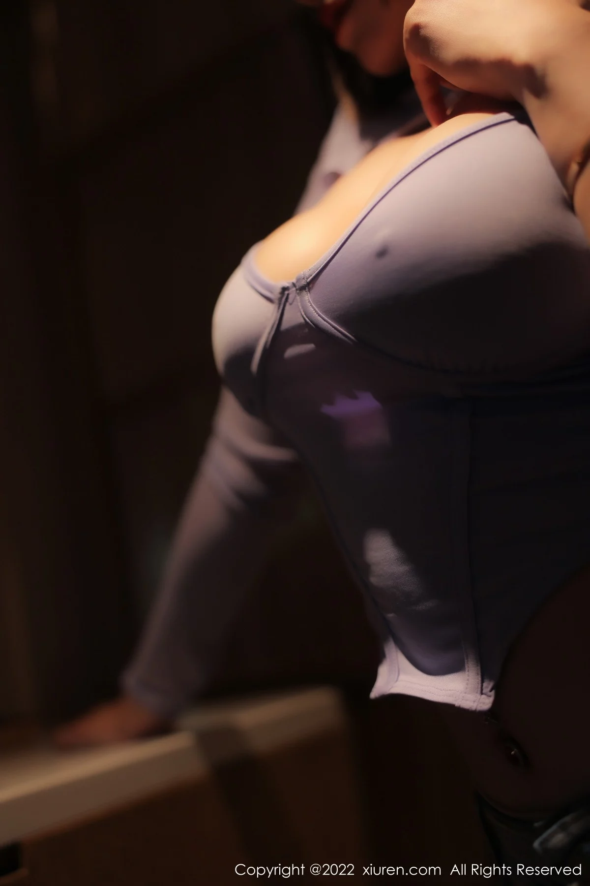 [[XiuRen秀人网]秀人网]No.5779_御姐果儿大理旅拍紫色收身上衣配牛仔短裤秀凹凸身材诱惑写真79P