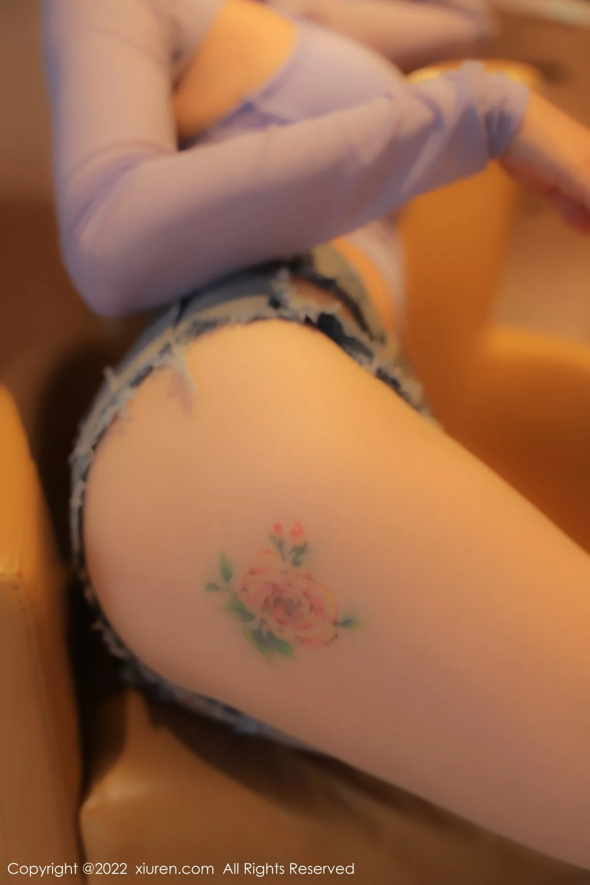 [[XiuRen秀人网]秀人网]No.5779_御姐果儿大理旅拍紫色收身上衣配牛仔短裤秀凹凸身材诱惑写真79P