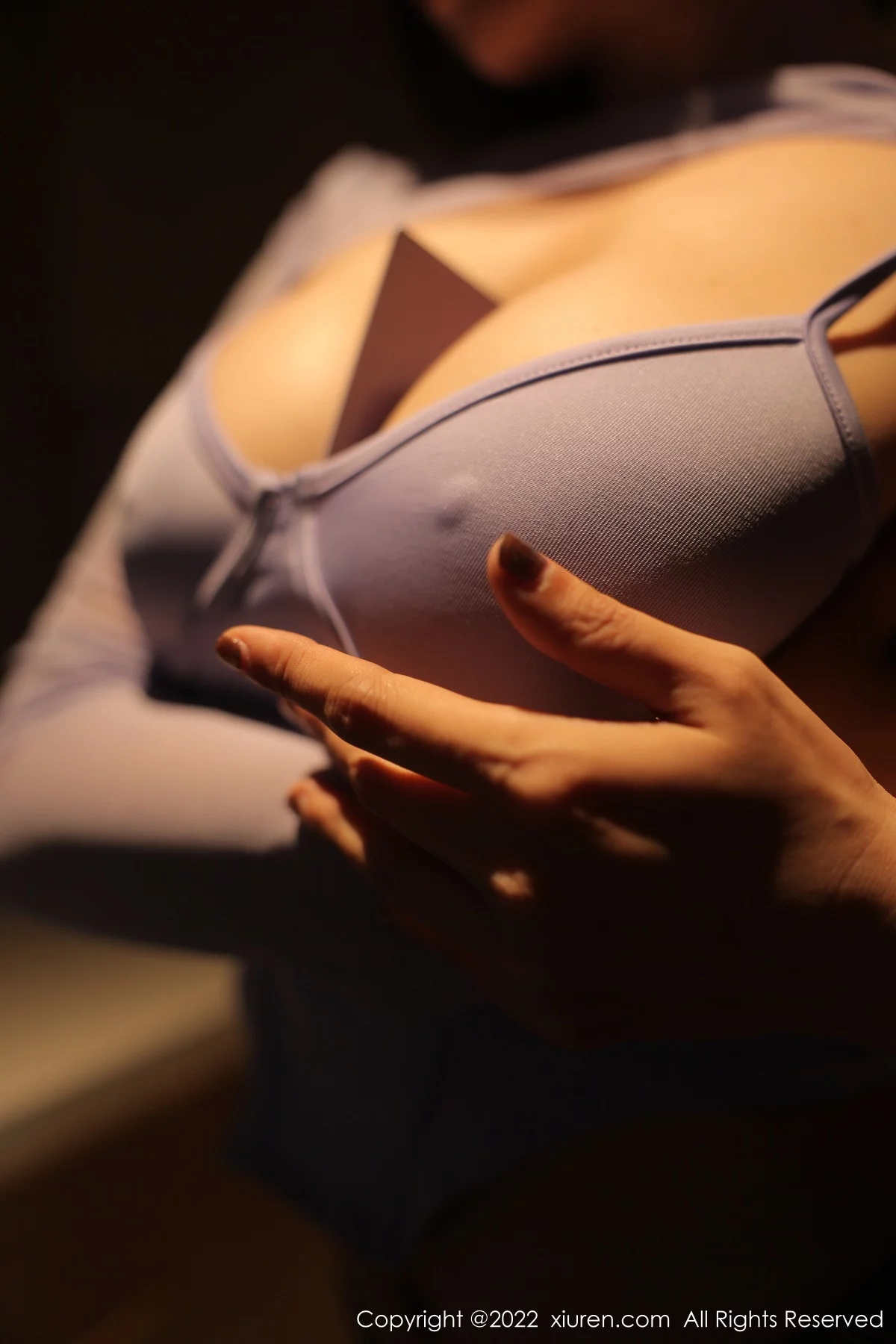 [[XiuRen秀人网]秀人网]No.5779_御姐果儿大理旅拍紫色收身上衣配牛仔短裤秀凹凸身材诱惑写真79P