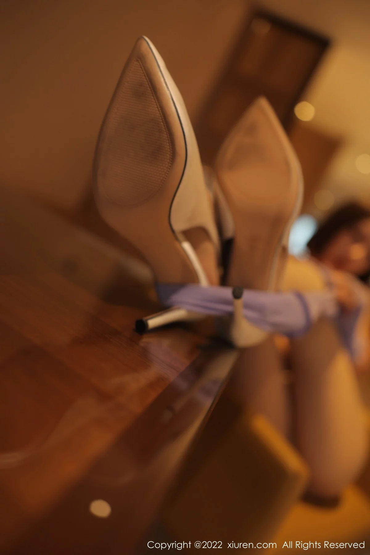 [[XiuRen秀人网]秀人网]No.5779_御姐果儿大理旅拍紫色收身上衣配牛仔短裤秀凹凸身材诱惑写真79P