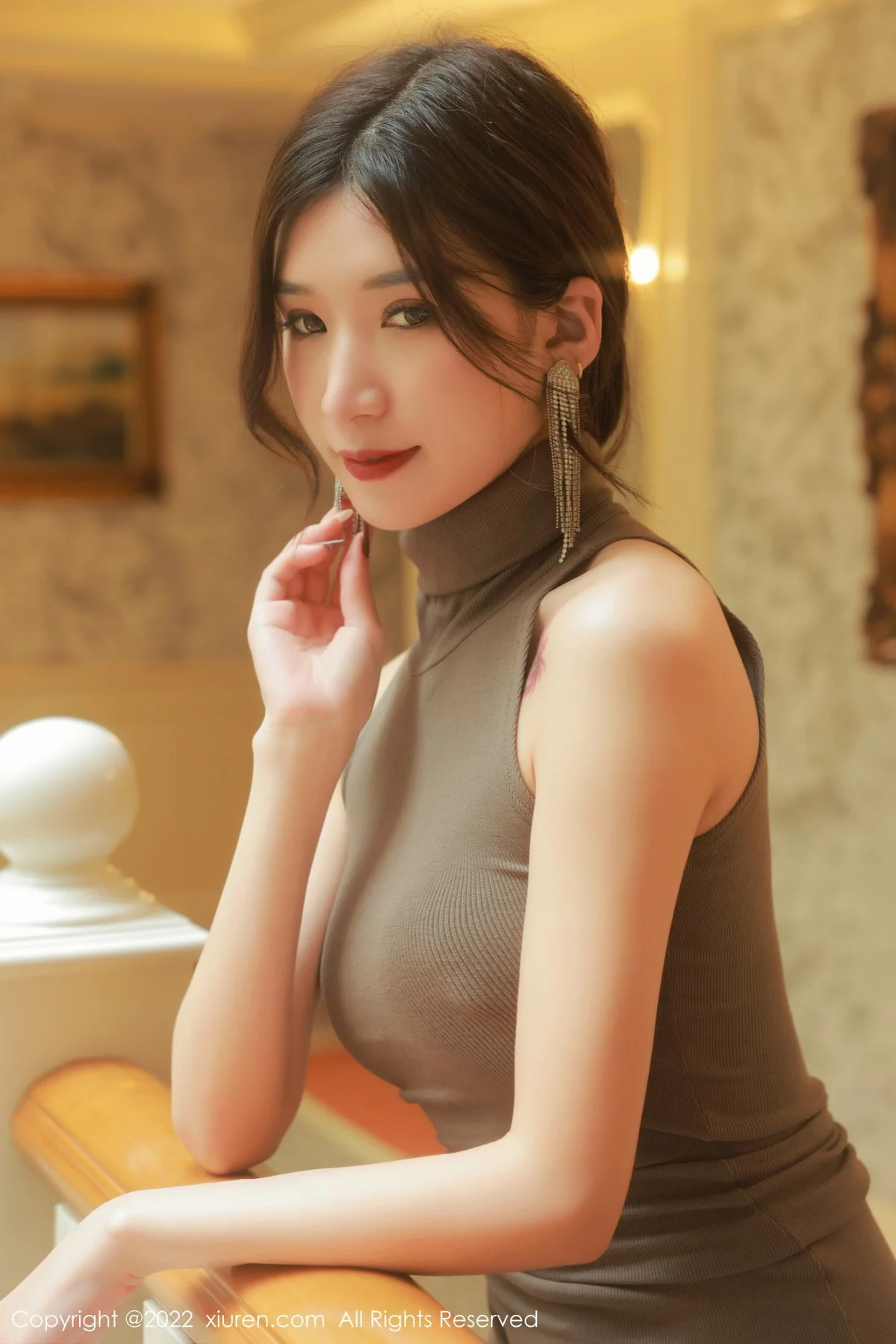 [[XiuRen秀人网]秀人网]No.5786_模特hebe韩心雨澳门旅拍性感收身连衣短裙秀凹凸身材诱惑写真52P