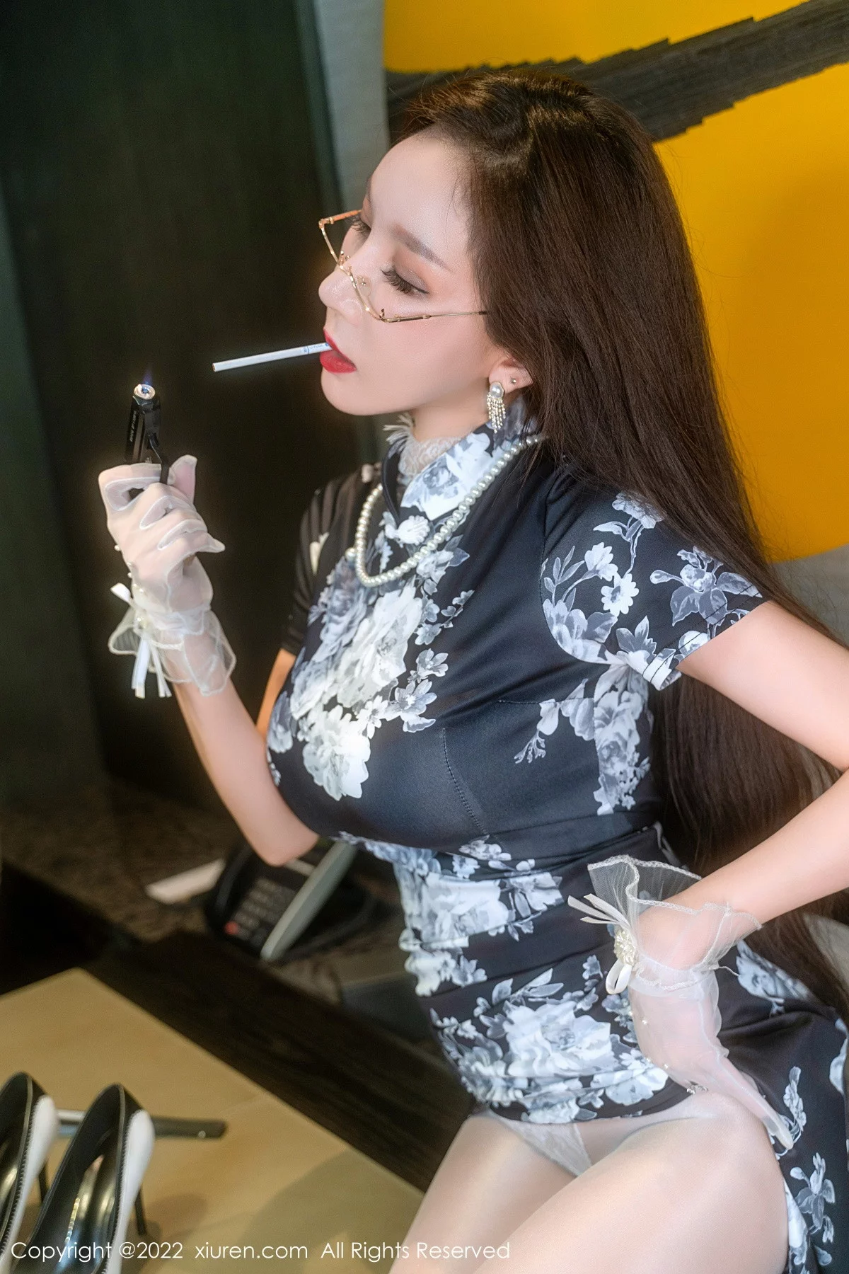 [[XiuRen秀人网]秀人网]No.5784_长腿御姐陈怡曼性感黑色旗袍配超薄闪亮肉丝露蕾丝内衣诱惑写真65P