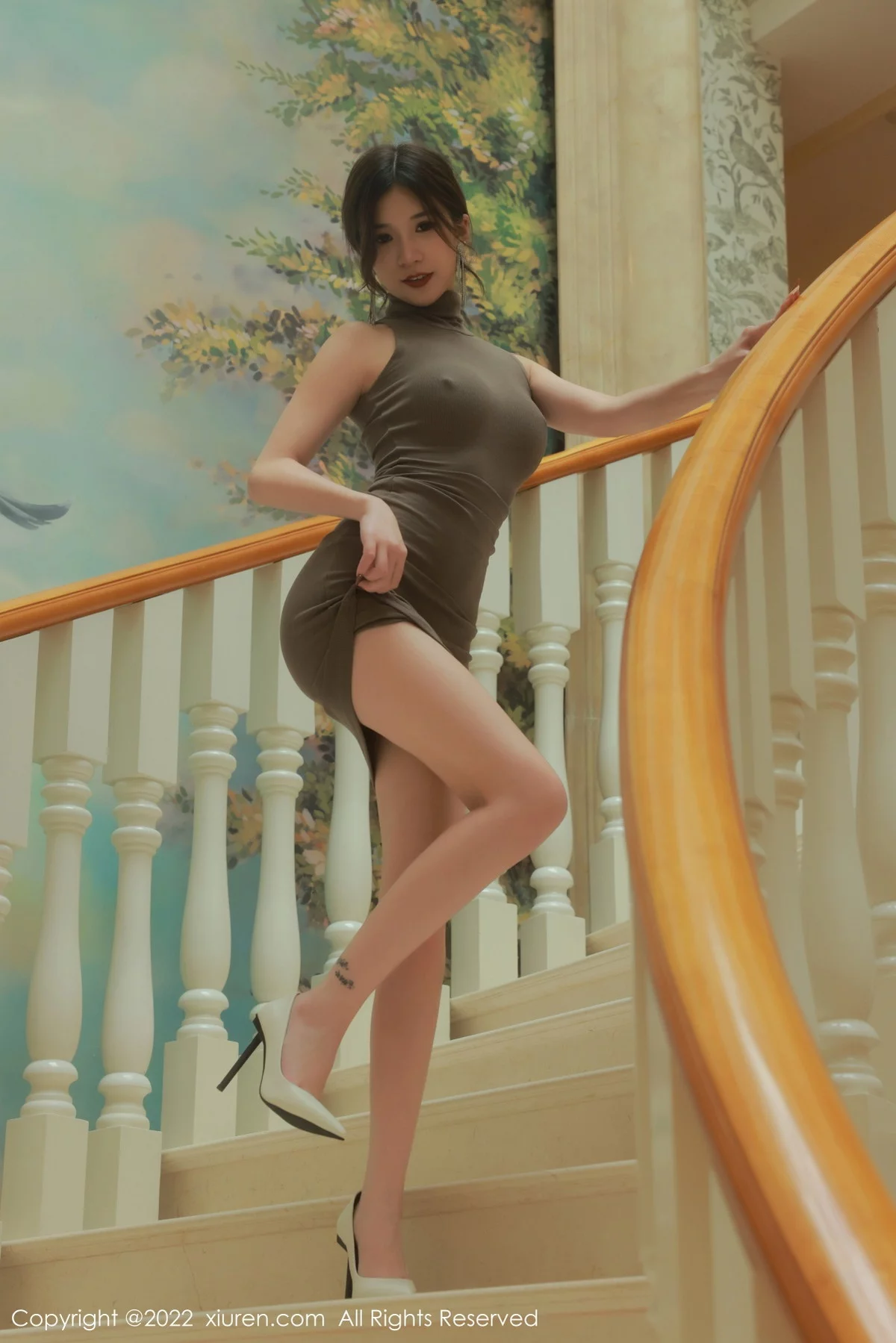 [[XiuRen秀人网]秀人网]No.5786_模特hebe韩心雨澳门旅拍性感收身连衣短裙秀凹凸身材诱惑写真52P