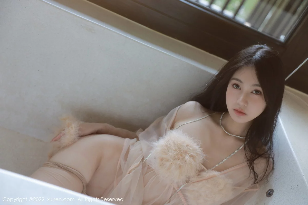 [[XiuRen秀人网]秀人网]No.5796_模特谢晚晚浅色薄纱轻透情趣服配超薄肉丝秀惹火身材诱惑写真58P