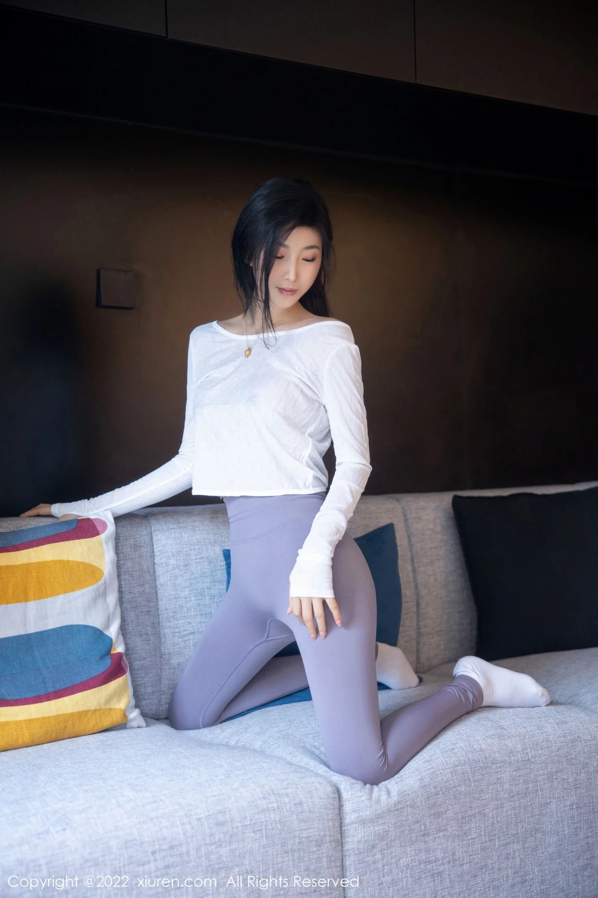 [[XiuRen秀人网]秀人网]No.5799_新人模特苏苏阿白上衣配灰色瑜伽裤秀曼妙绝美姿态撩人诱惑写真93P