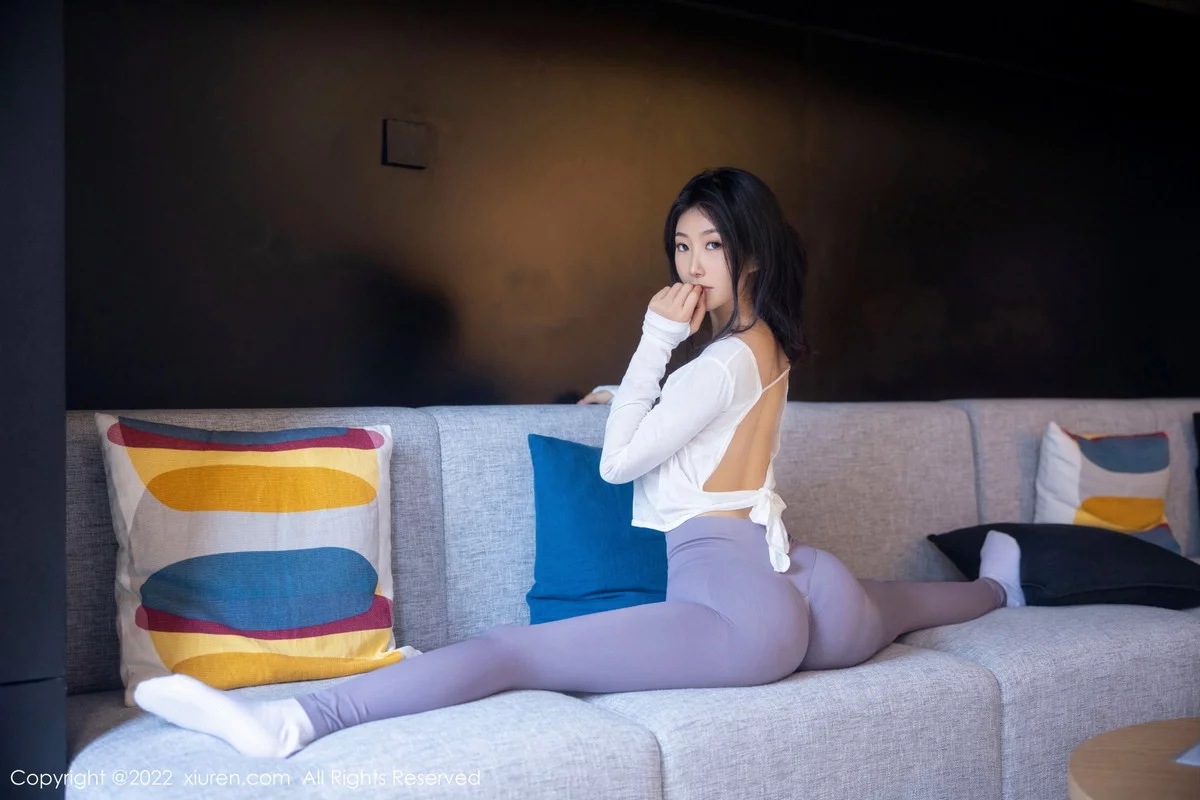 [[XiuRen秀人网]秀人网]No.5799_新人模特苏苏阿白上衣配灰色瑜伽裤秀曼妙绝美姿态撩人诱惑写真93P