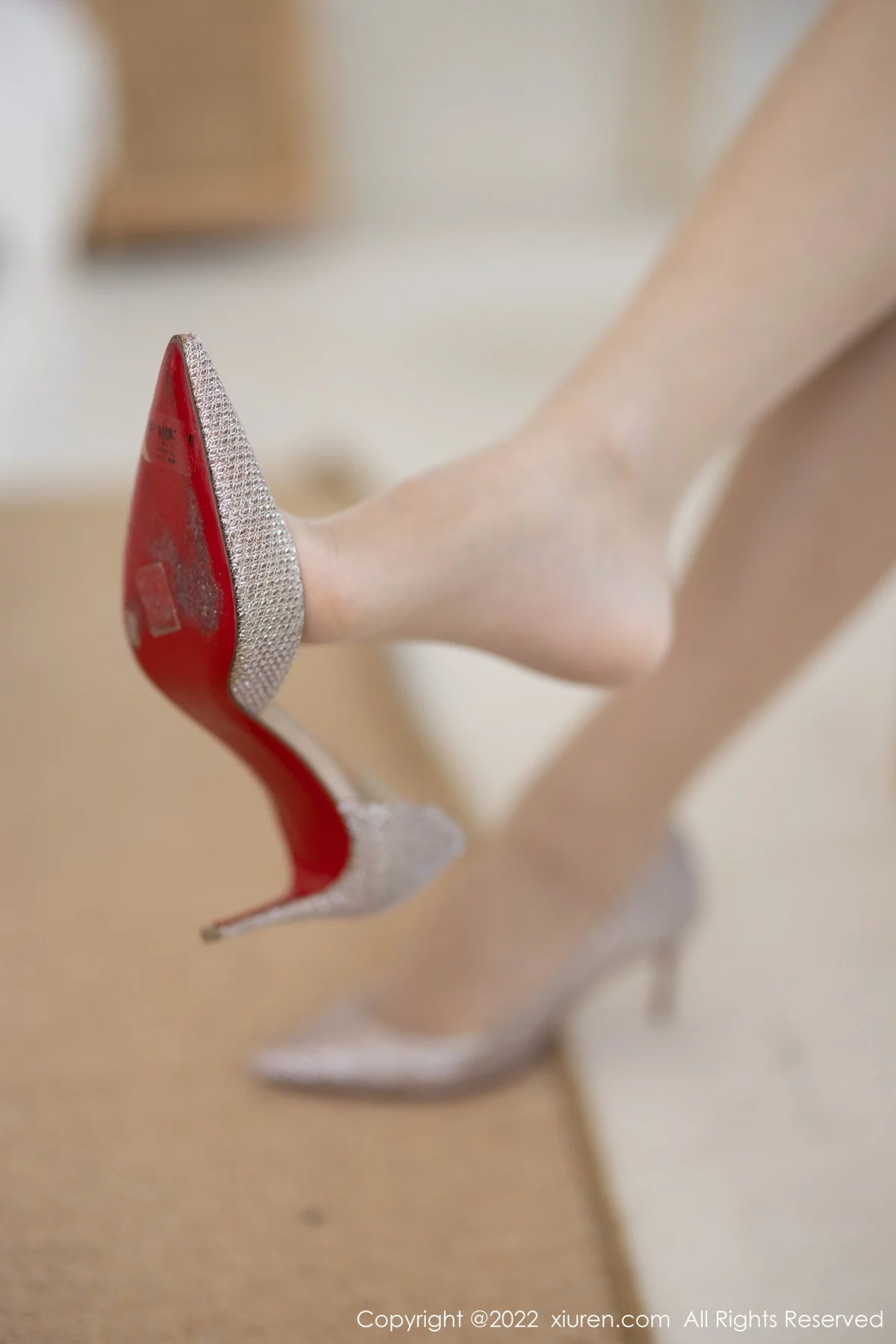 [[XiuRen秀人网]秀人网]No.5804_模特可乐Vicky淡紫色上衣配白色短裙露超薄肉丝秀美腿诱惑写真84P