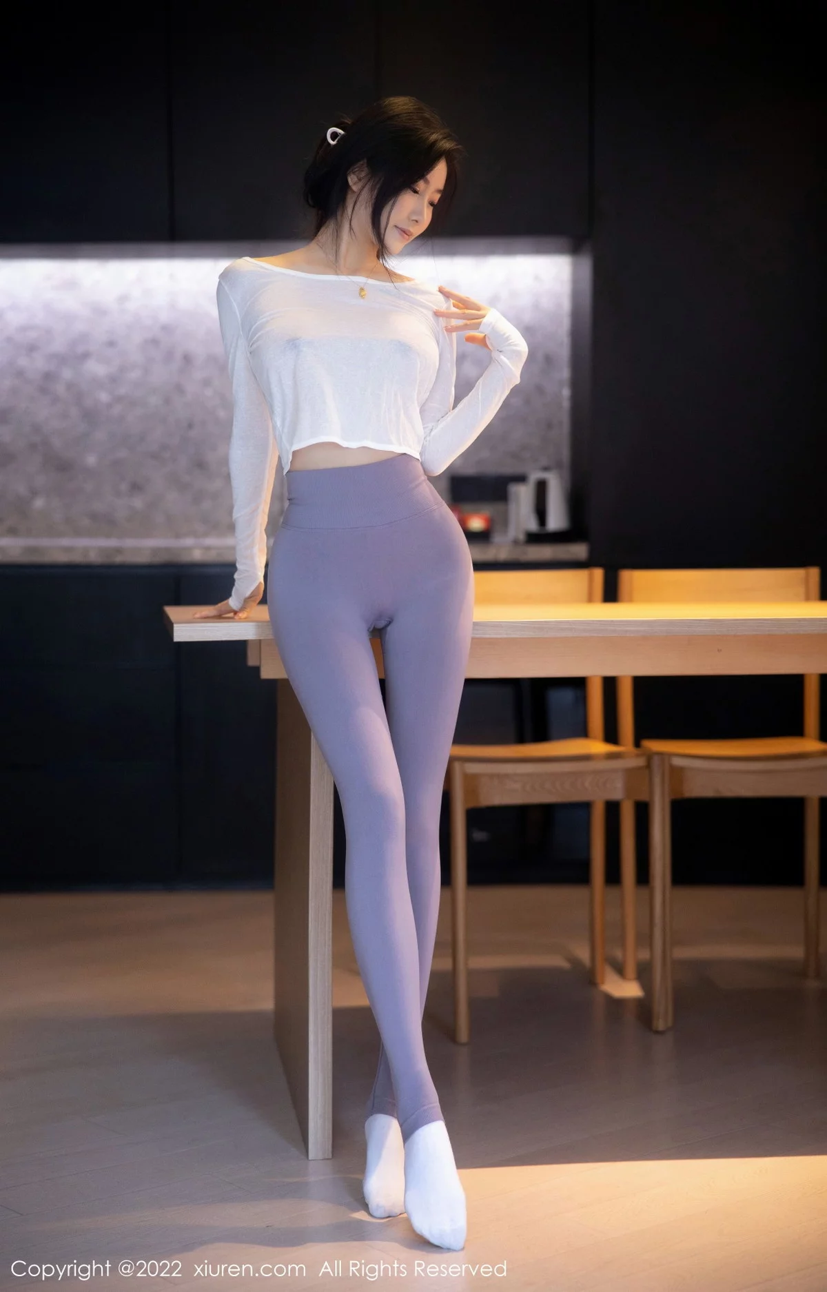 [[XiuRen秀人网]秀人网]No.5799_新人模特苏苏阿白上衣配灰色瑜伽裤秀曼妙绝美姿态撩人诱惑写真93P