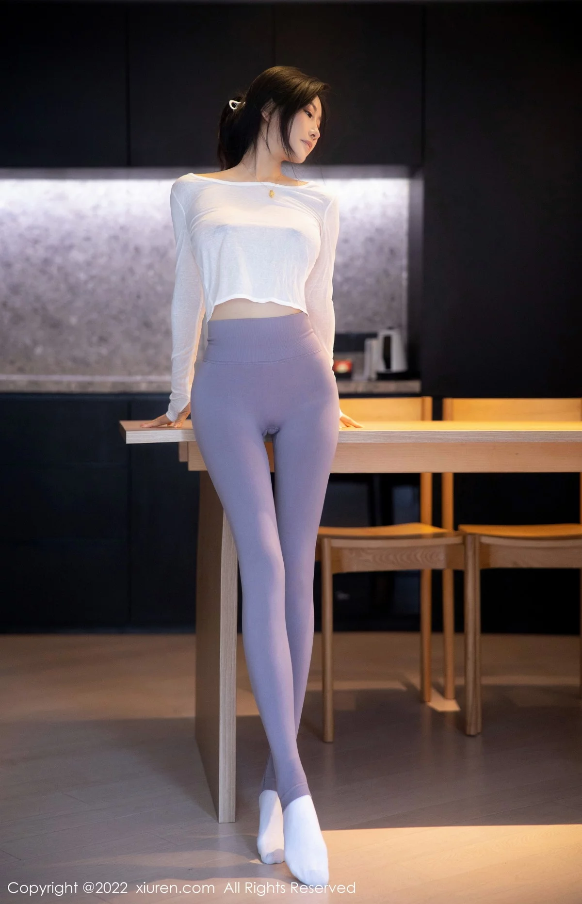 [[XiuRen秀人网]秀人网]No.5799_新人模特苏苏阿白上衣配灰色瑜伽裤秀曼妙绝美姿态撩人诱惑写真93P