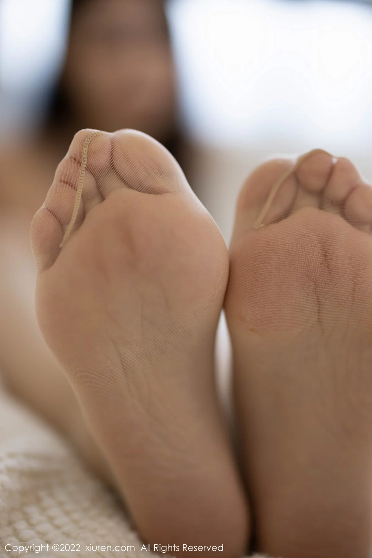 [[XiuRen秀人网]秀人网]No.5804_模特可乐Vicky淡紫色上衣配白色短裙露超薄肉丝秀美腿诱惑写真84P