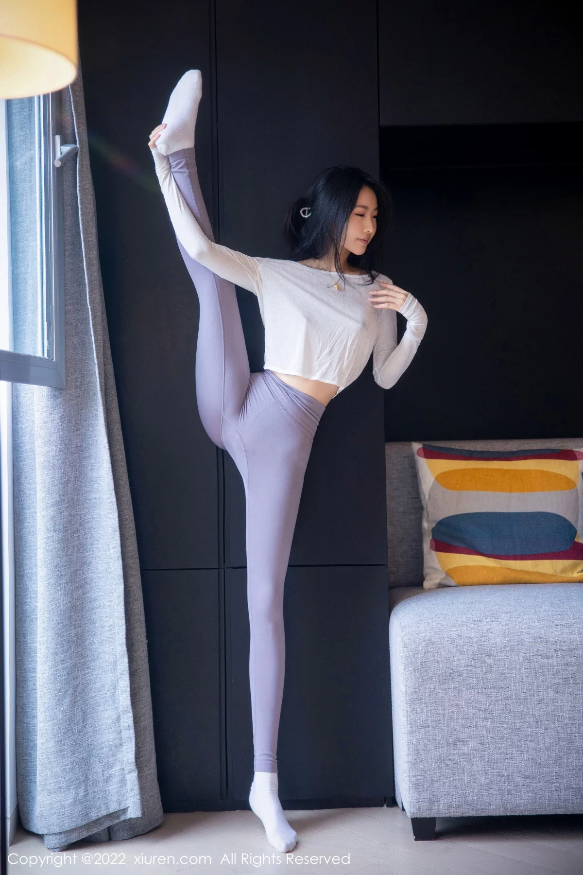 [[XiuRen秀人网]秀人网]No.5799_新人模特苏苏阿白上衣配灰色瑜伽裤秀曼妙绝美姿态撩人诱惑写真93P