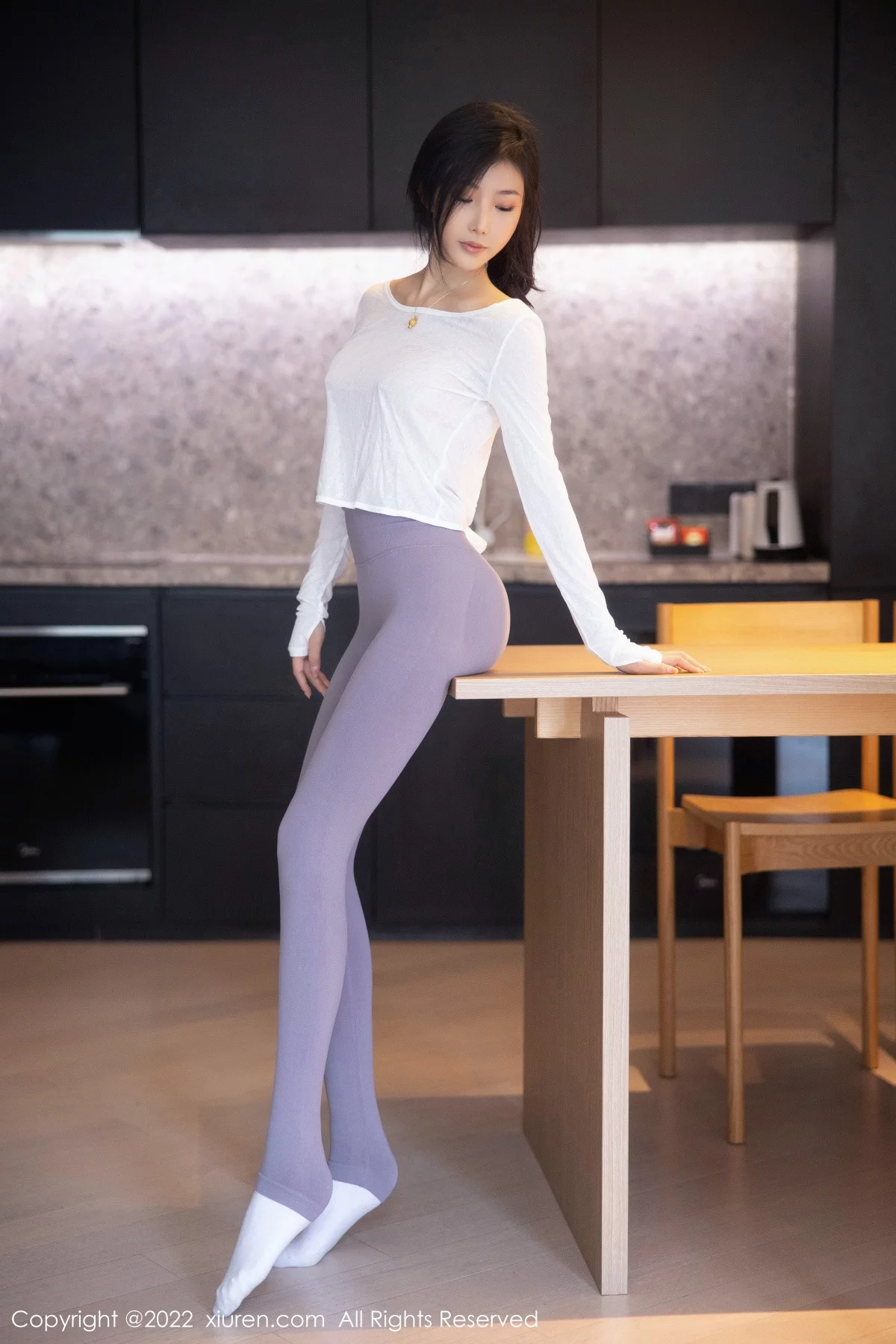 [[XiuRen秀人网]秀人网]No.5799_新人模特苏苏阿白上衣配灰色瑜伽裤秀曼妙绝美姿态撩人诱惑写真93P