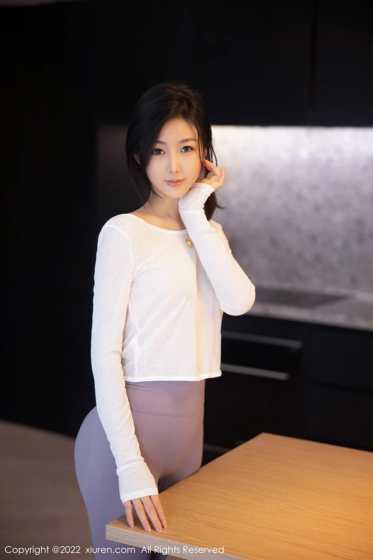 [[XiuRen秀人网]秀人网]No.5799_新人模特苏苏阿白上衣配灰色瑜伽裤秀曼妙绝美姿态撩人诱惑写真93P