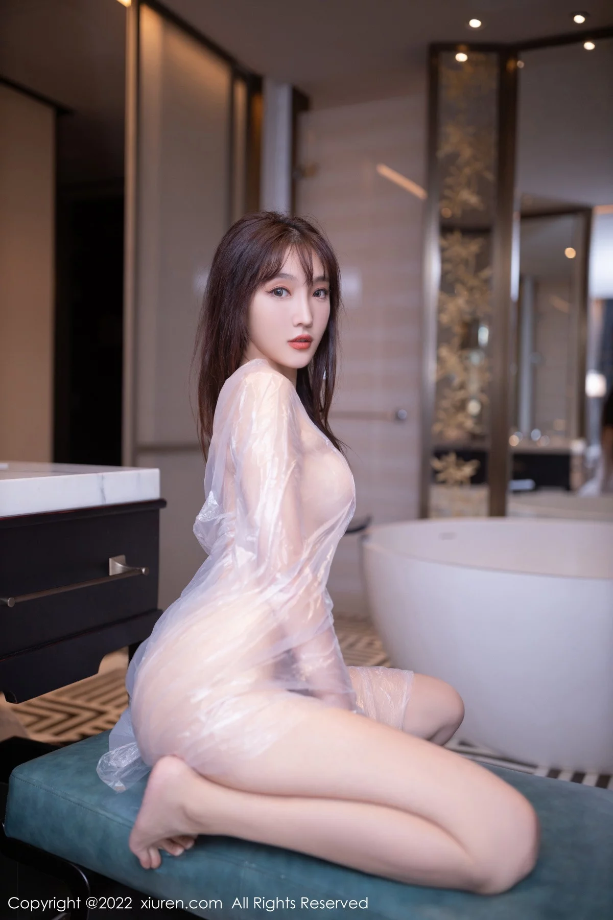 [[XiuRen秀人网]秀人网]No.5805_模特陆萱萱北京旅拍染发主题白色薄透胶衣秀火辣身材诱惑写真72P